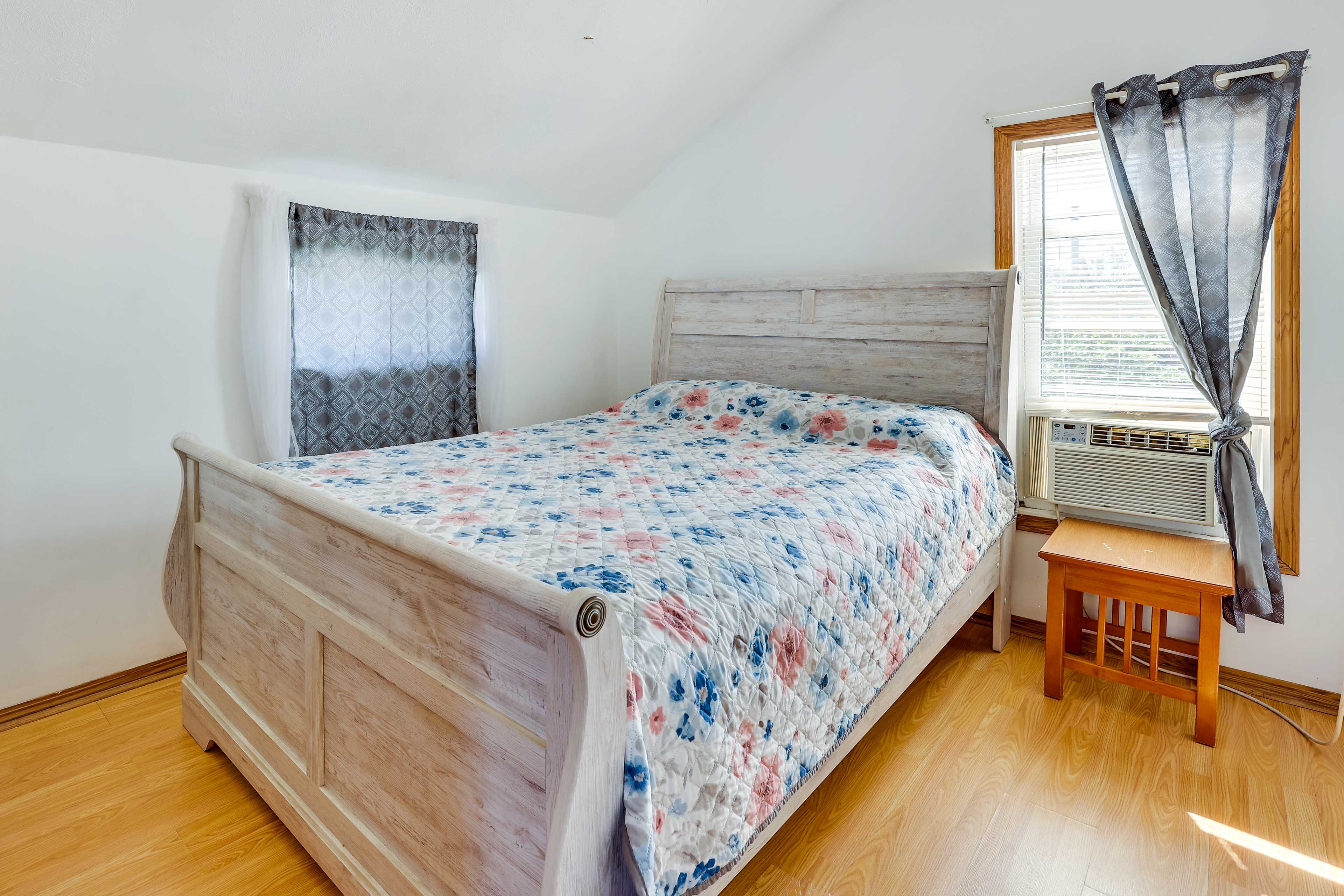 Bedroom 1 | Queen Bed | Linens Provided
