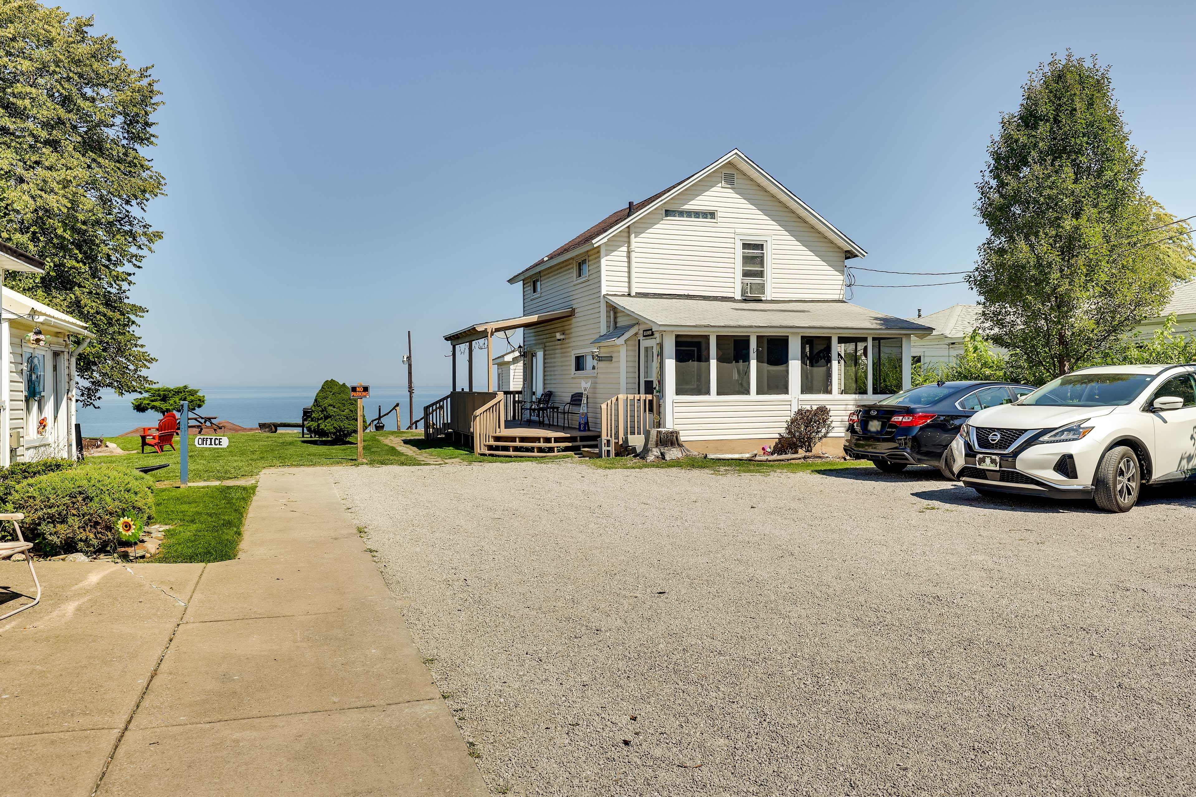 Parking | Community Parking Lot (1 Vehicle)