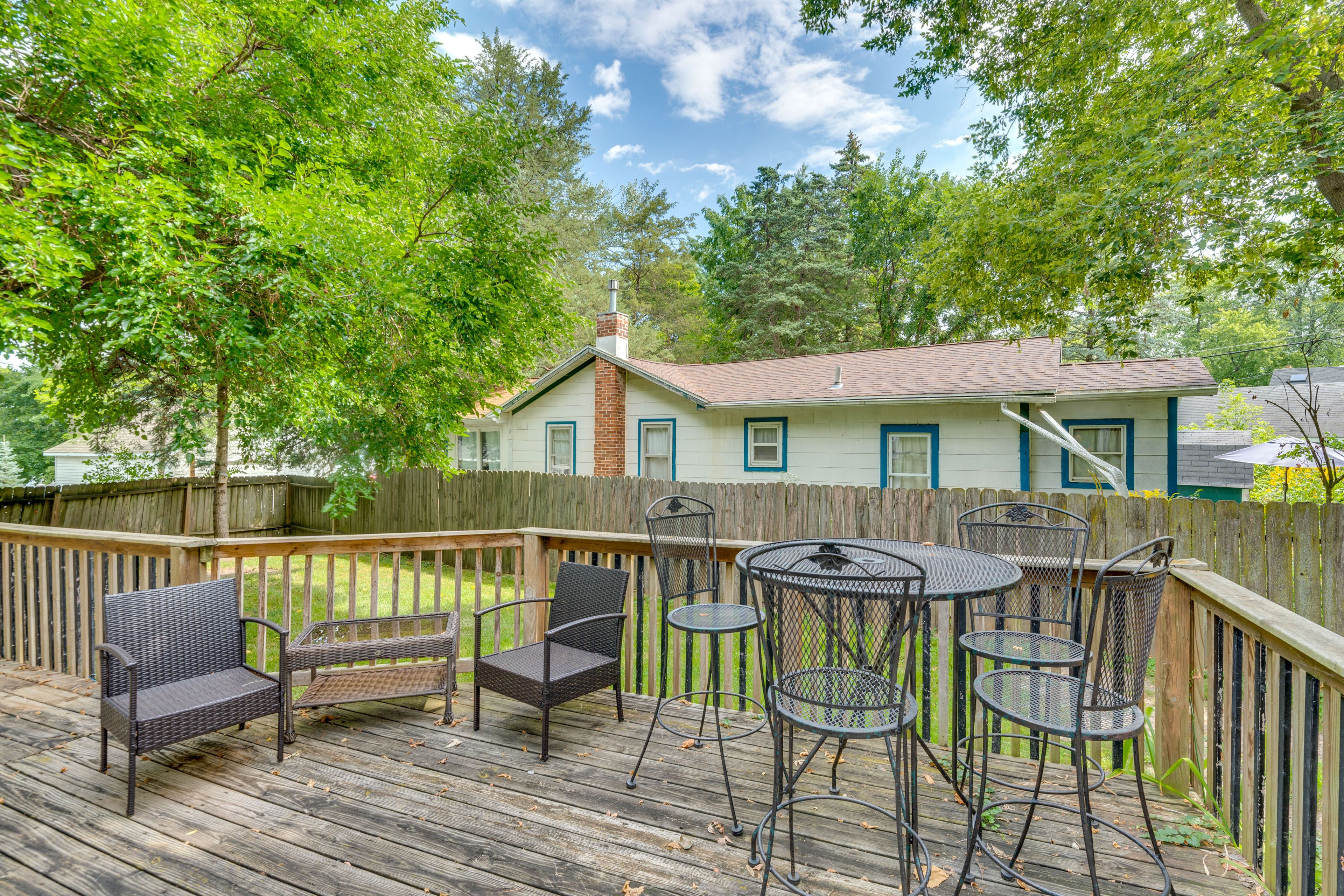 Deck | Outdoor Dining