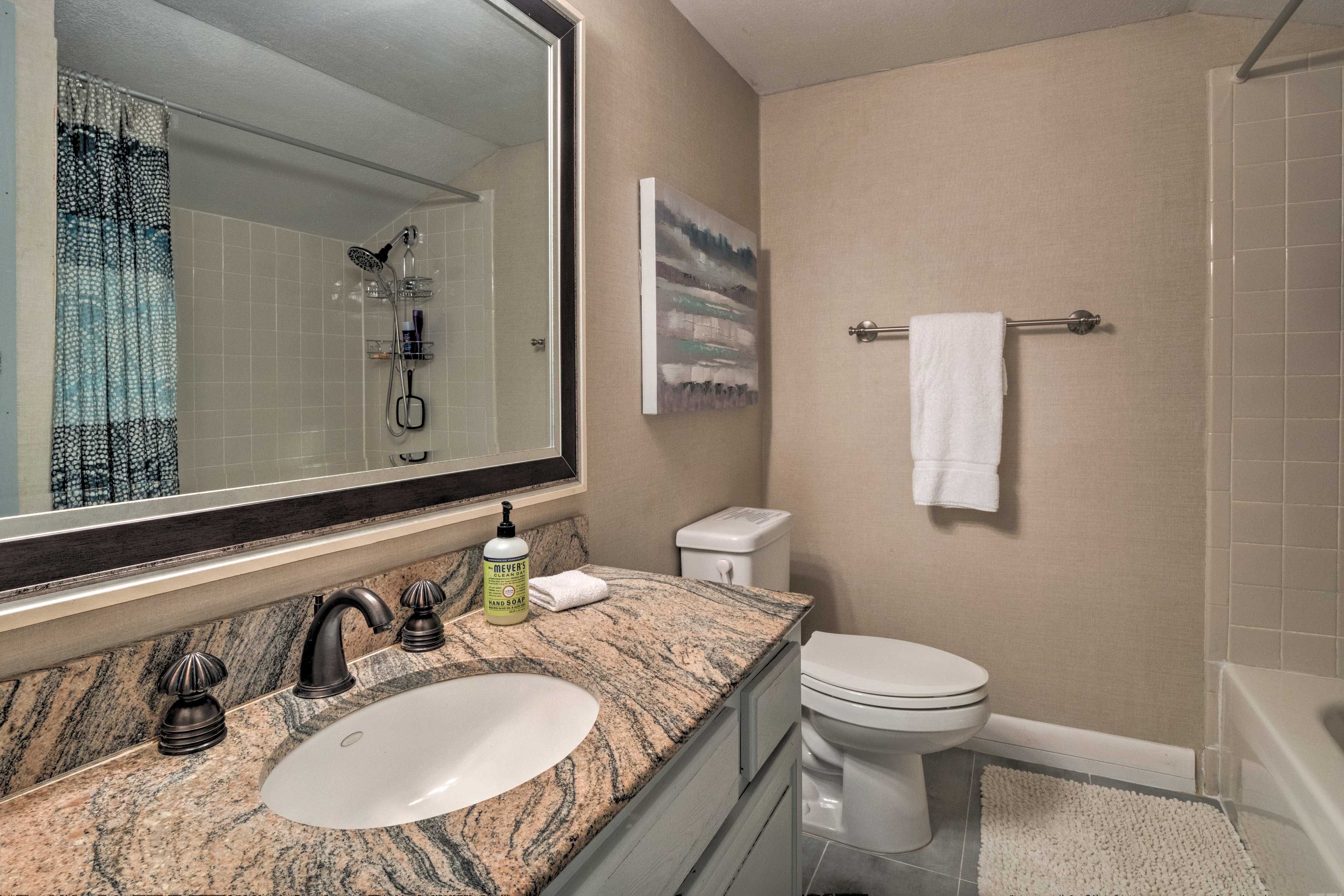 Full Bathroom | Complimentary Toiletries