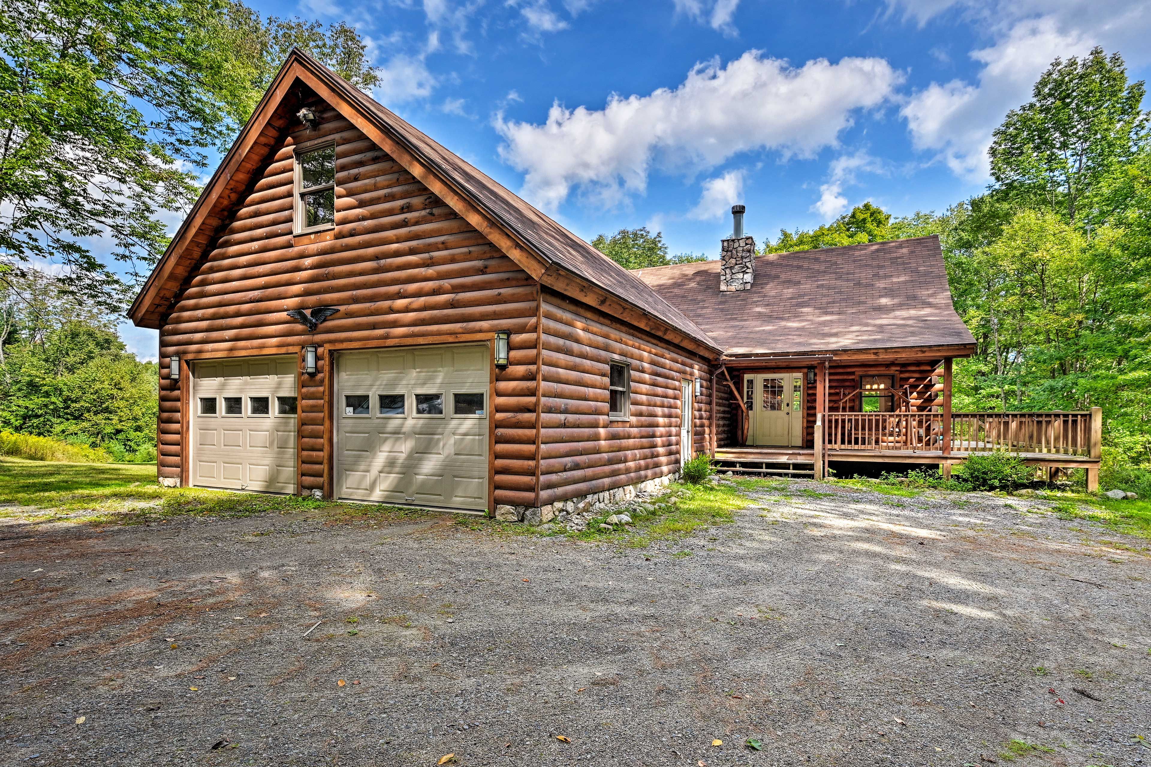 Parking | Driveway (3 Vehicles) | Garage (2 Vehicles)