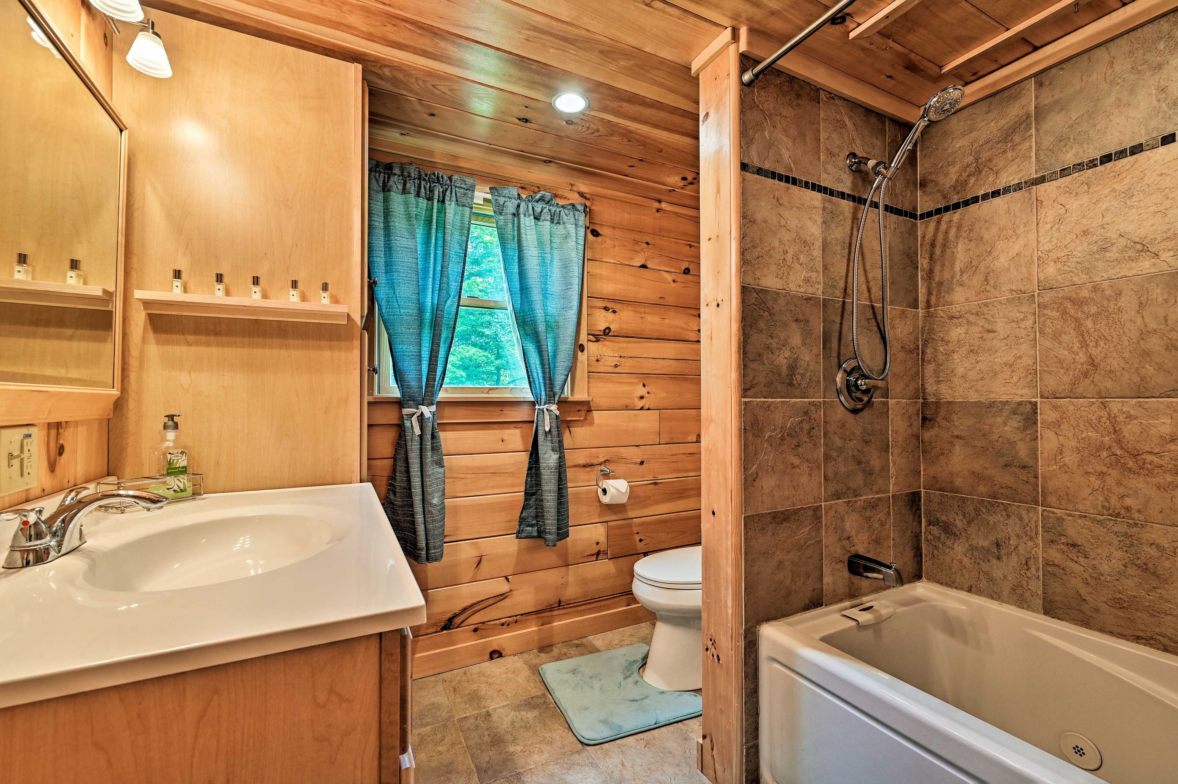Full Bathroom | Linens & Towels