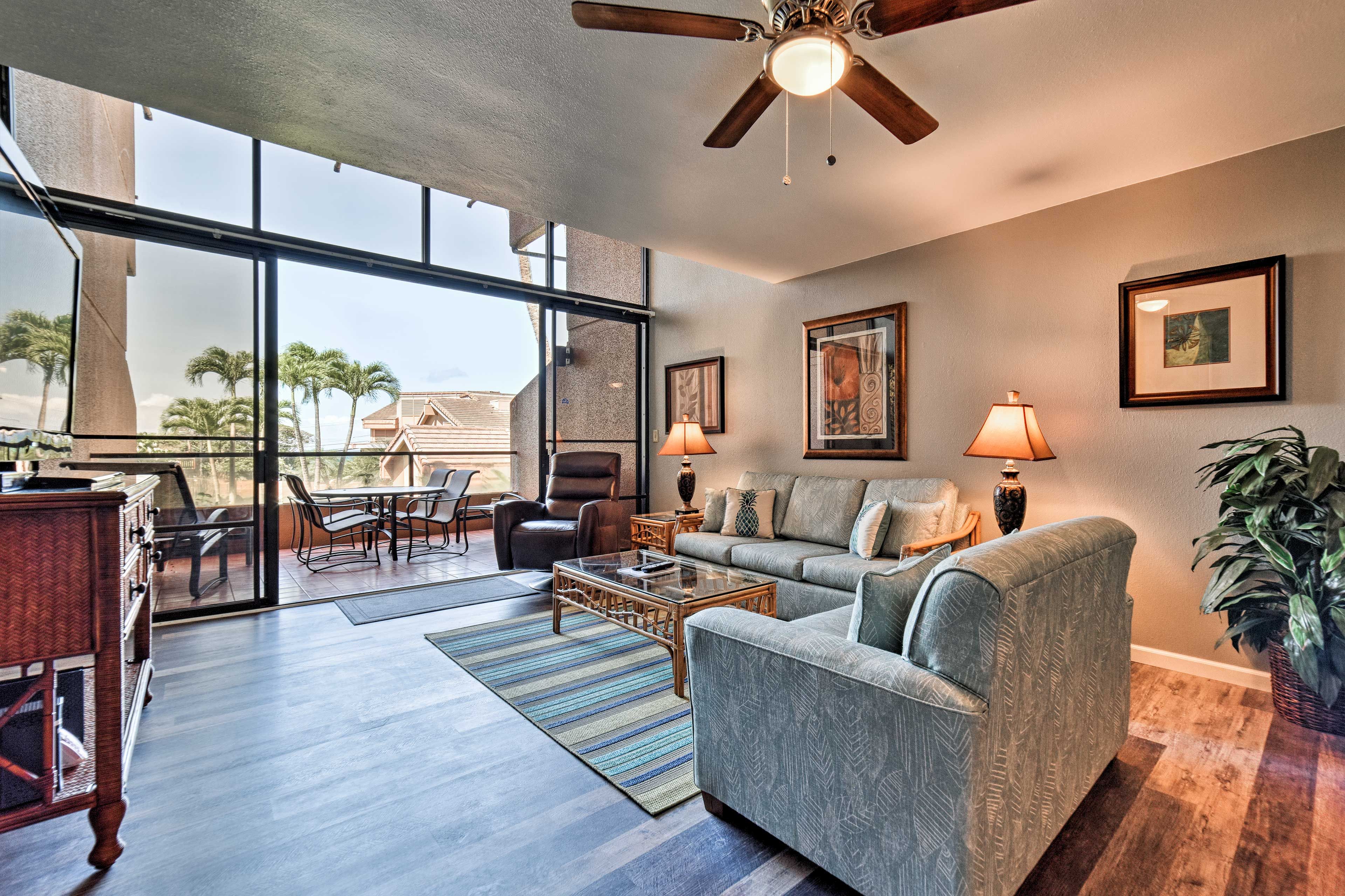 Living Room | Twin & Queen Sleeper Sofas | Smart TV | Free WiFi