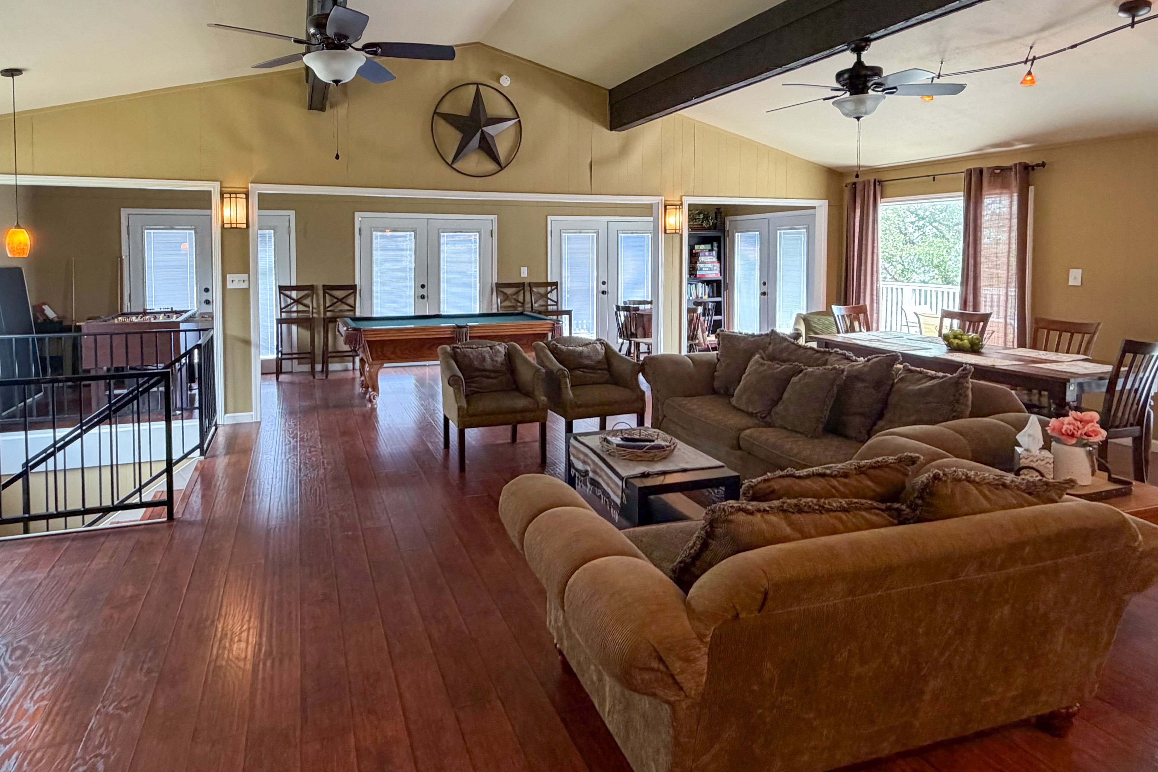 Living Area | Free WiFi | Smart TV | Central A/C & Heat