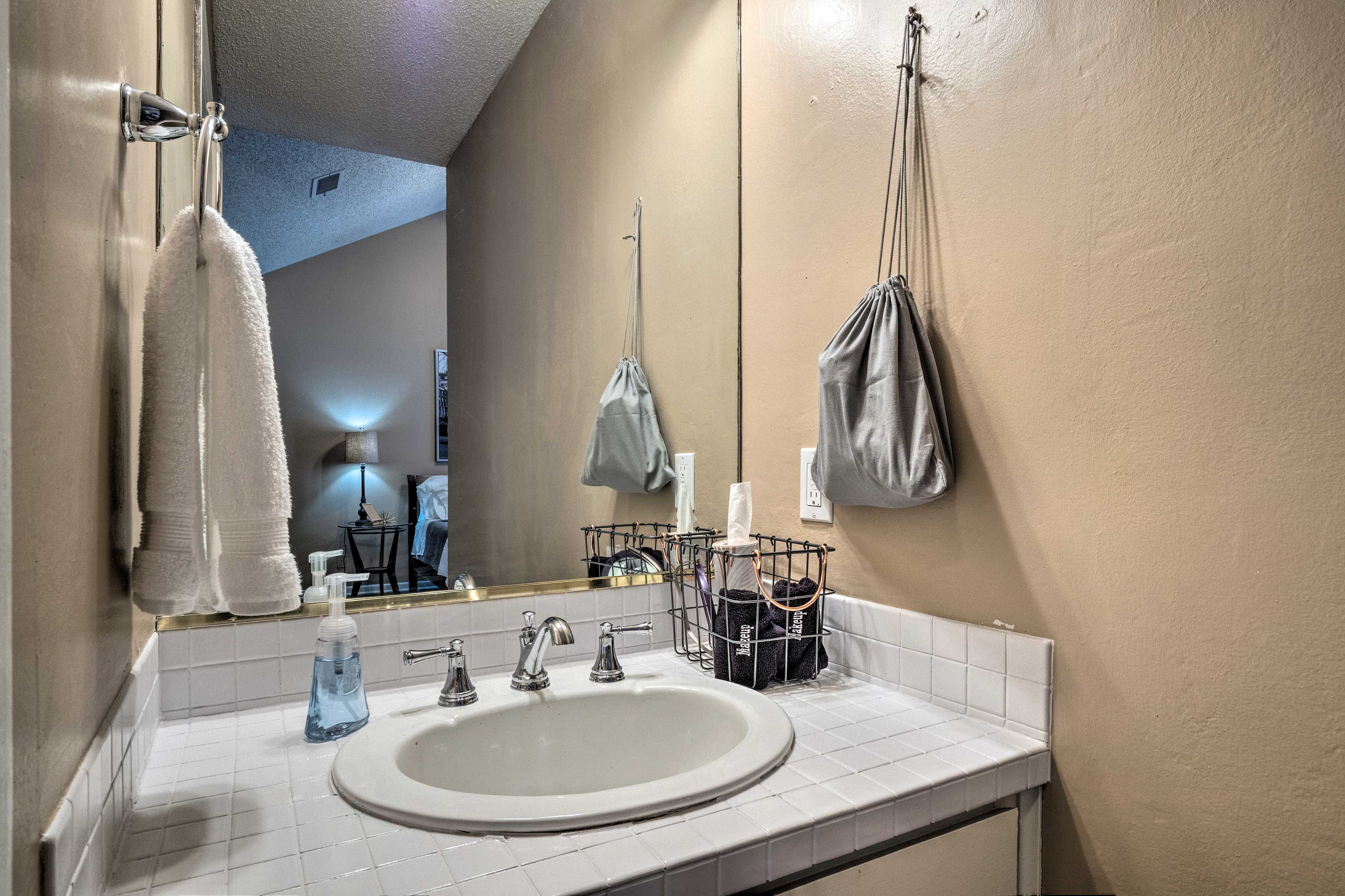 Full Bathroom | 1st Floor