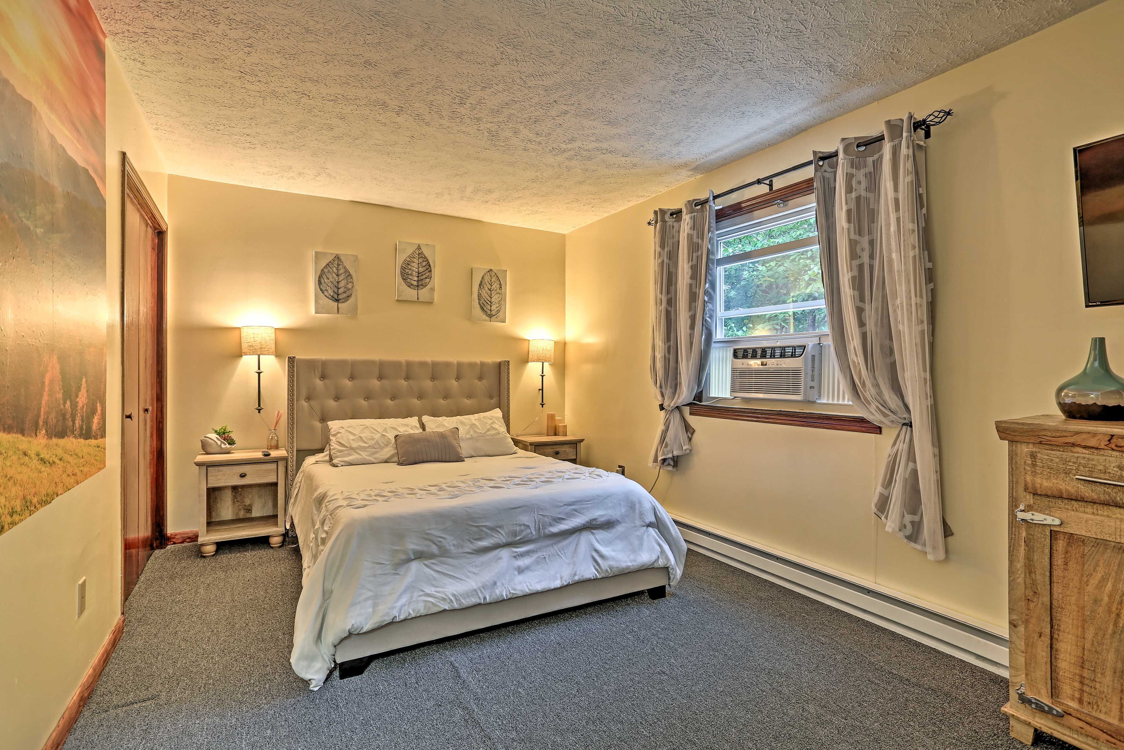 Bedroom 2 | Queen Bed