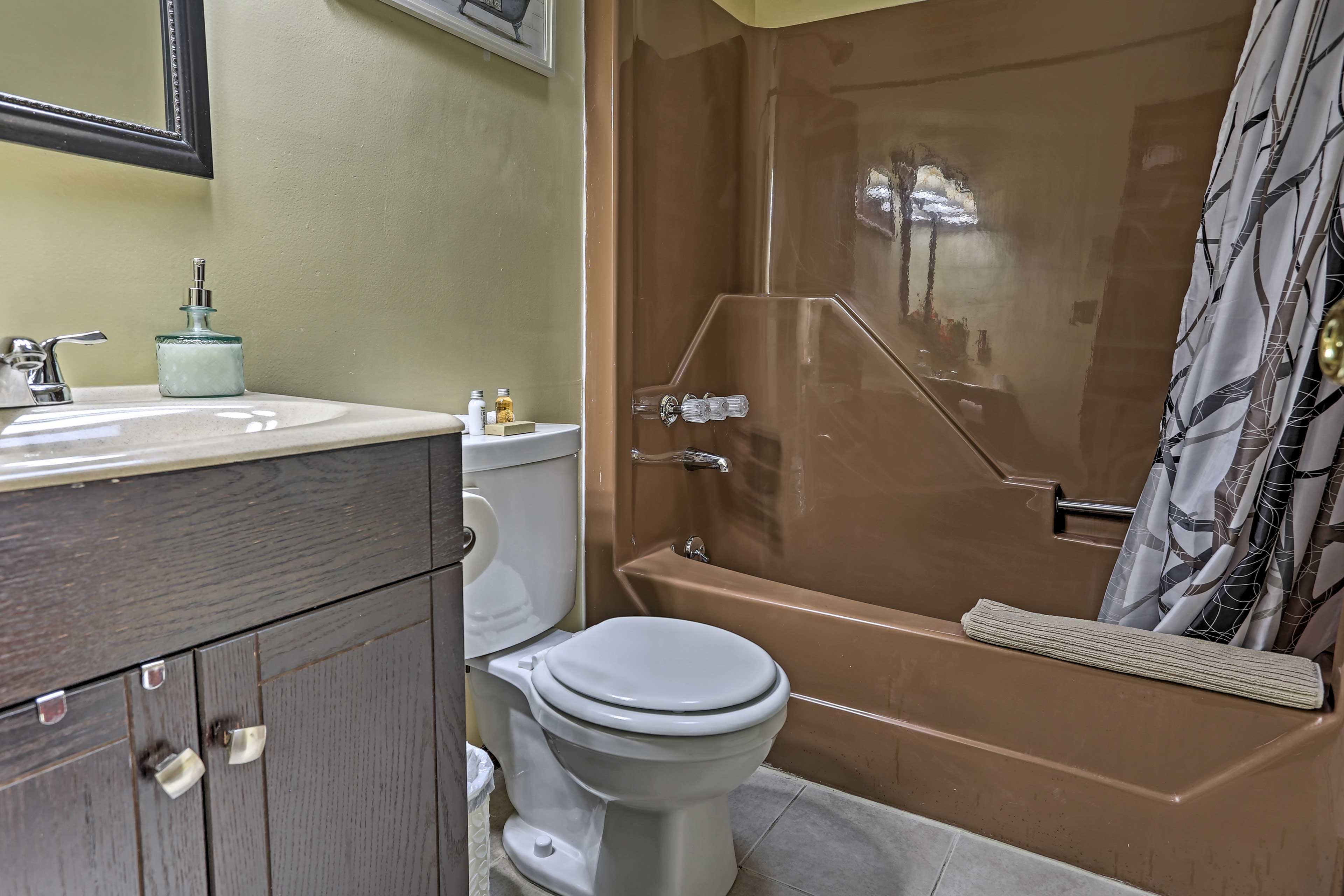 Full Bathroom | Linens & Towels