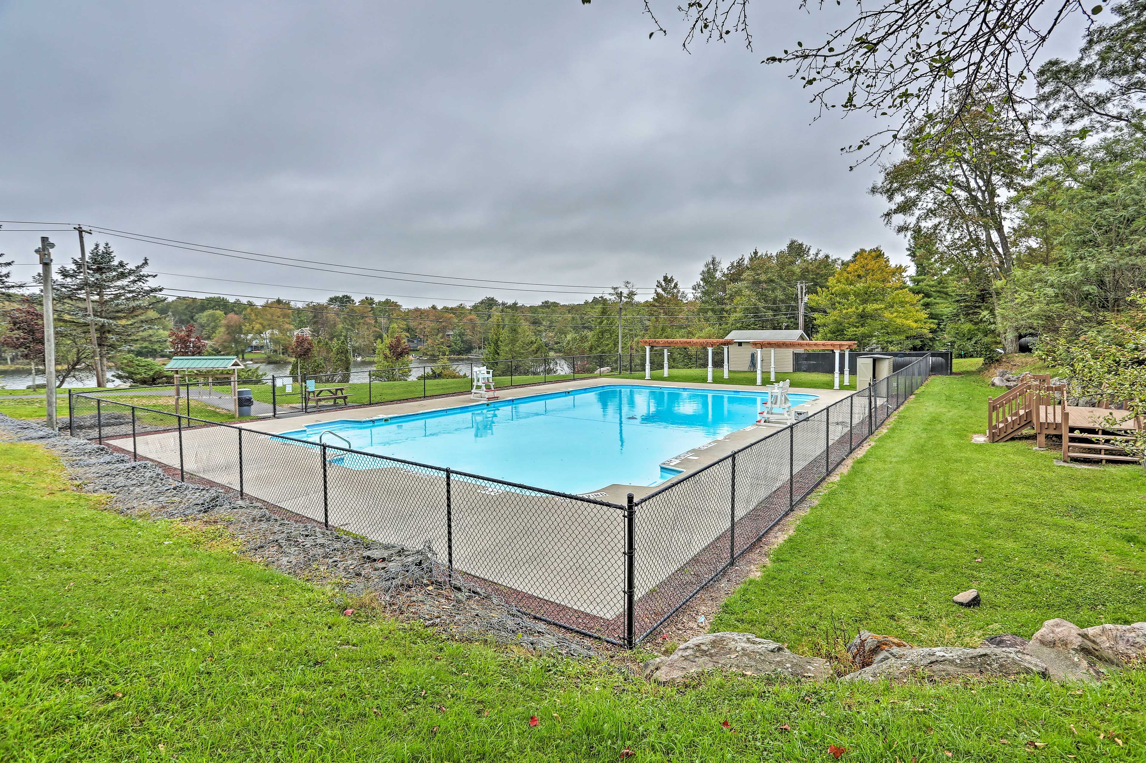 Community Amenities | Outdoor Pool