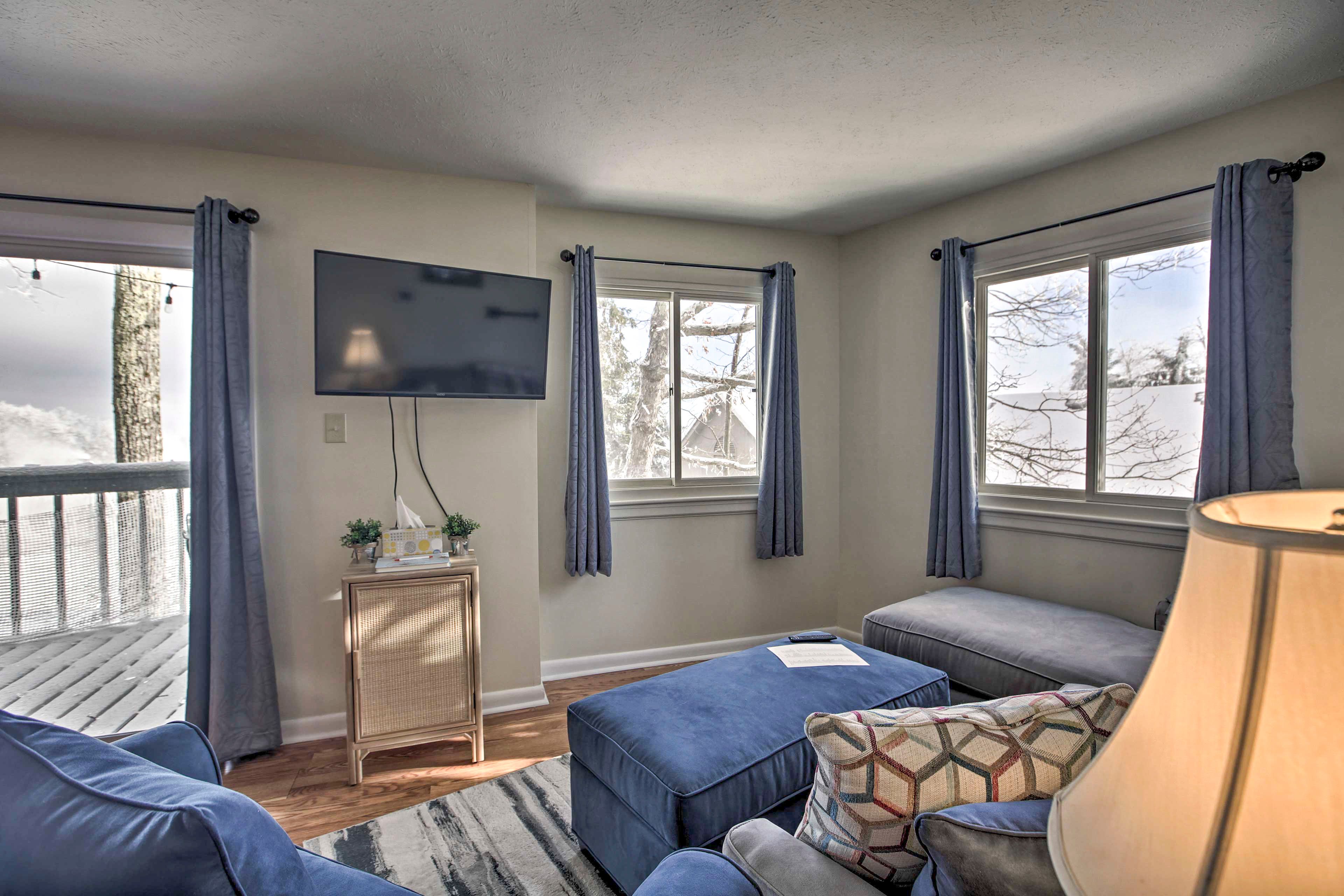 Living Room | Cable TV
