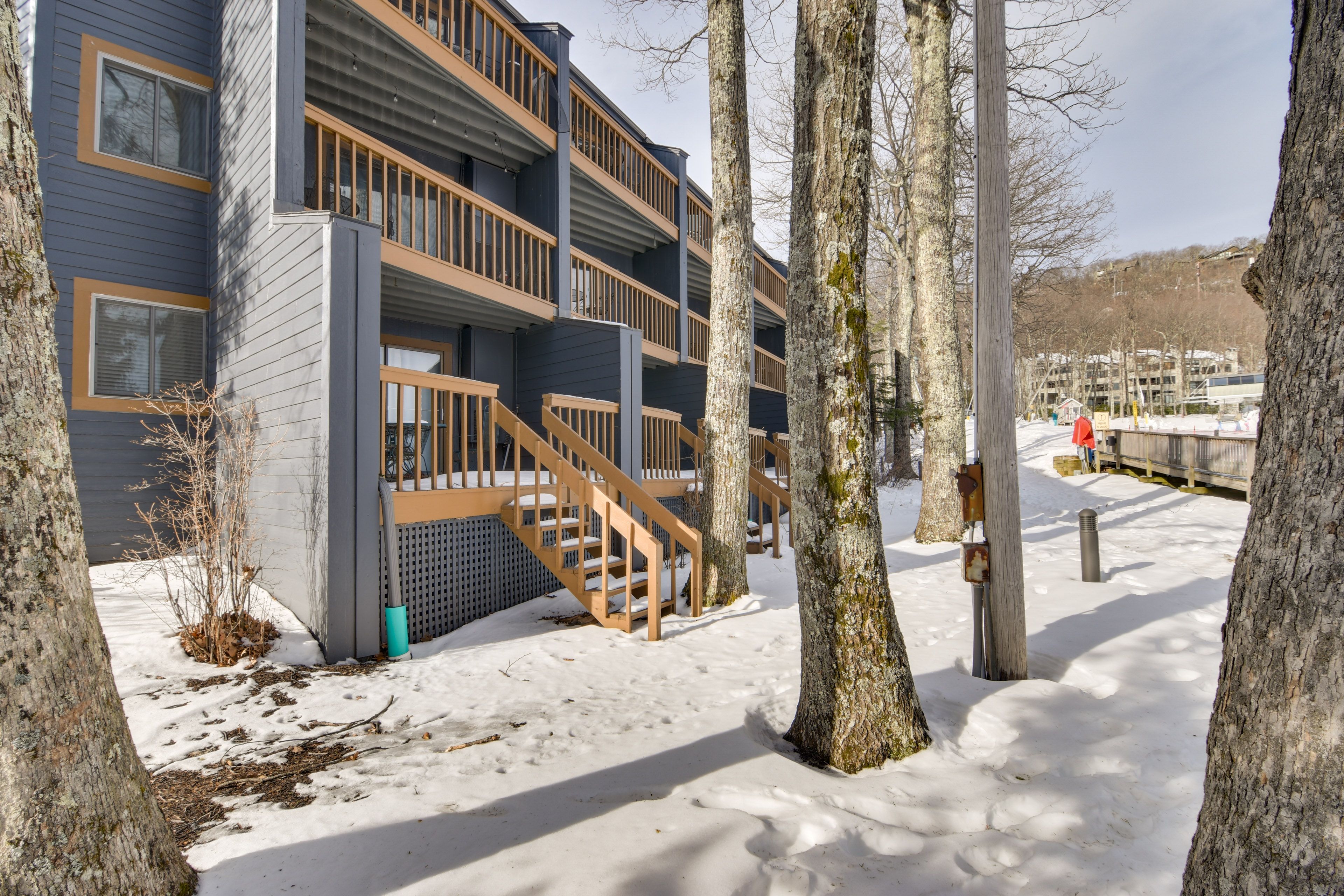 Building Exterior | Ski-In/Out Access