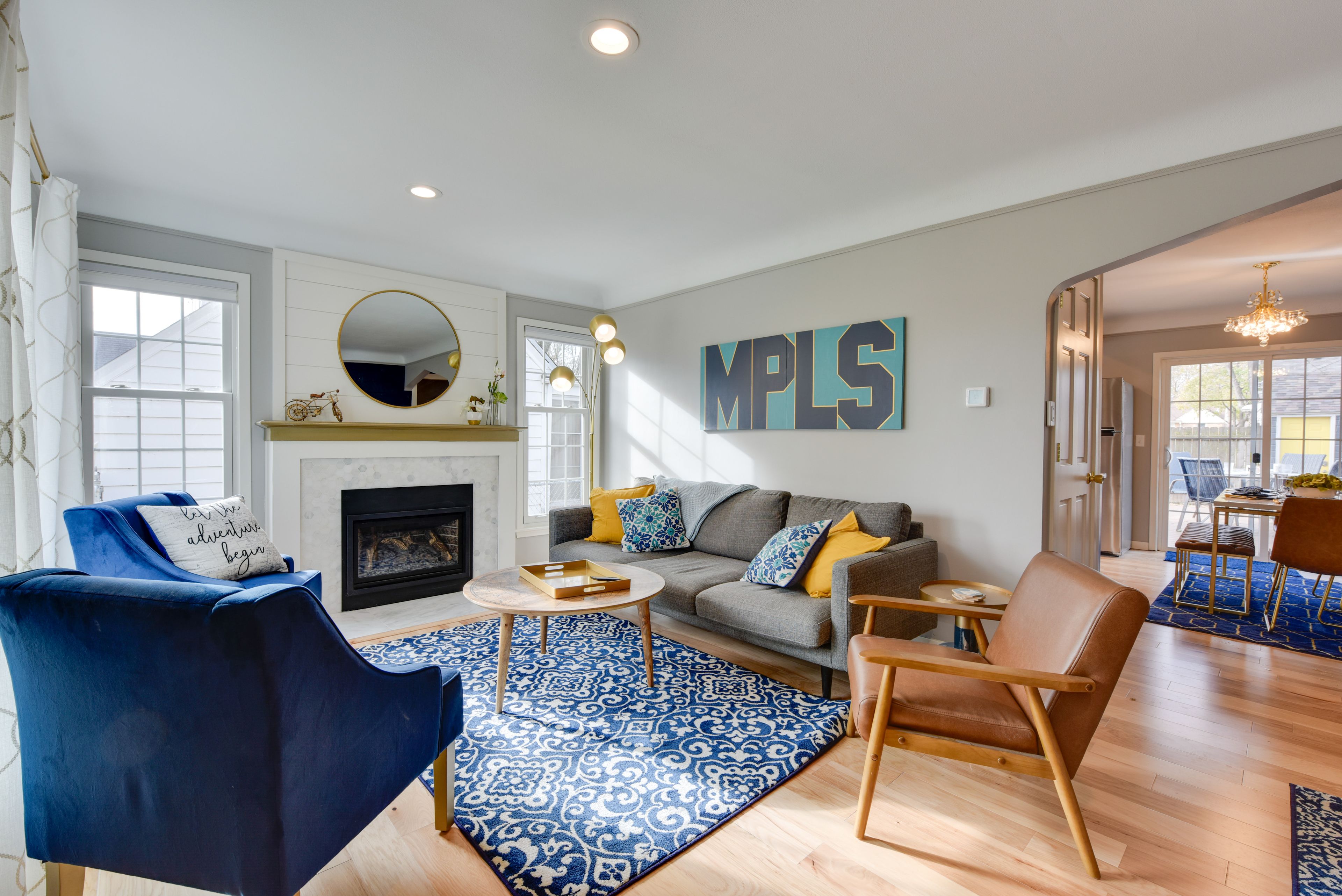 Living Room | Central A/C & Heating | Free WiFi