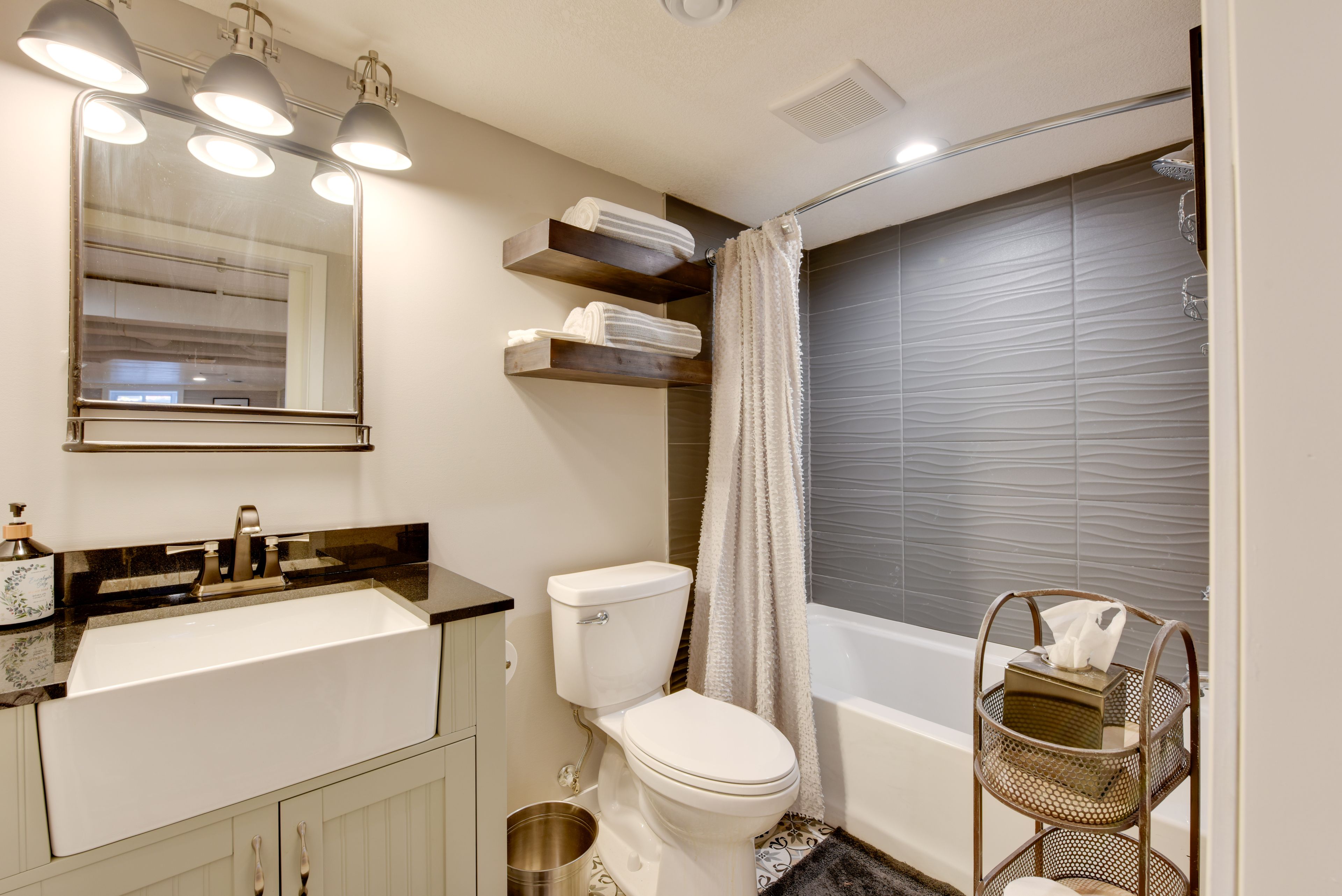 Full Bathroom | Washer & Dryer