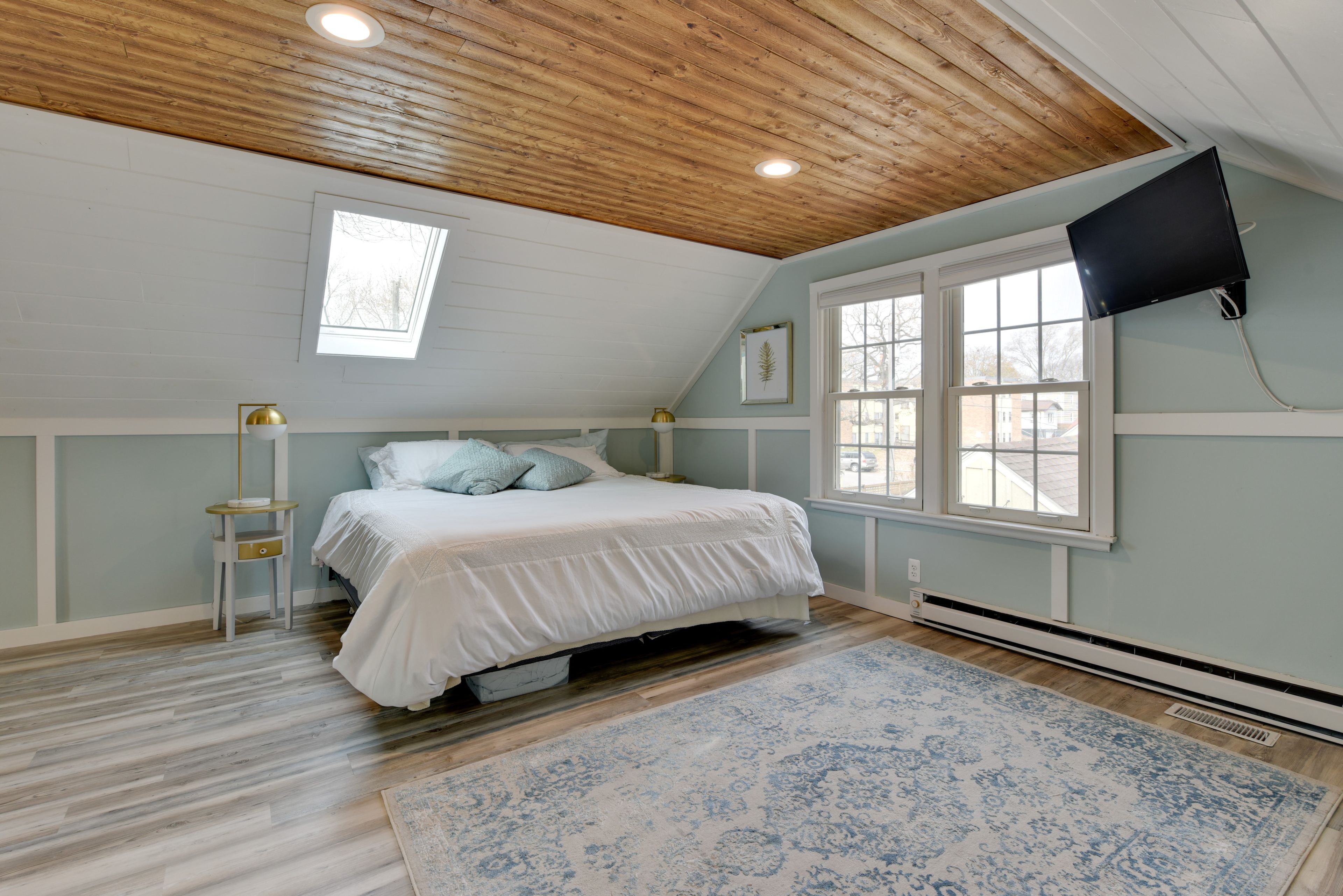 Bedroom 1 | King Bed