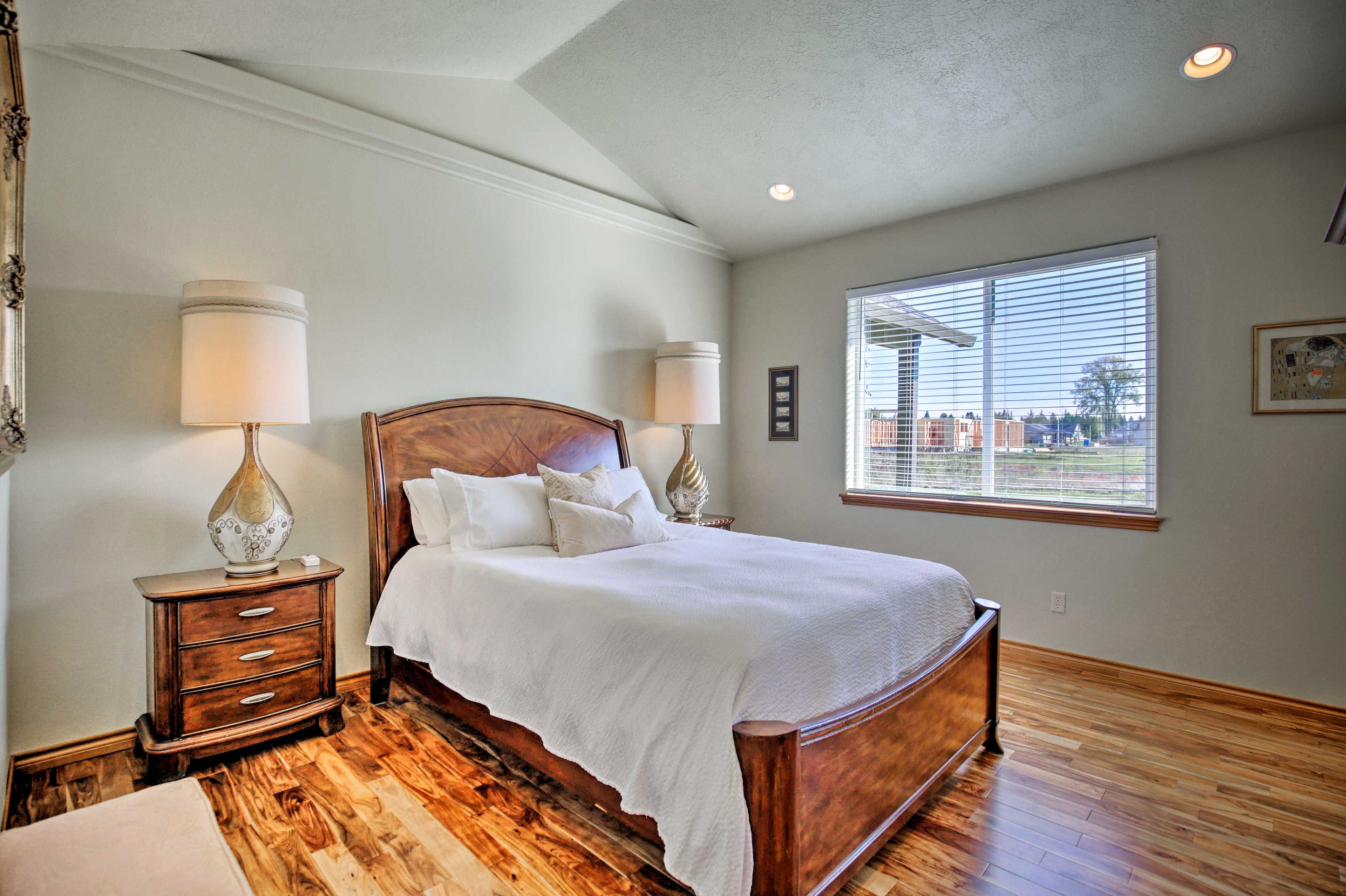 Bedroom 1 | Queen Bed | Pack 'n Play