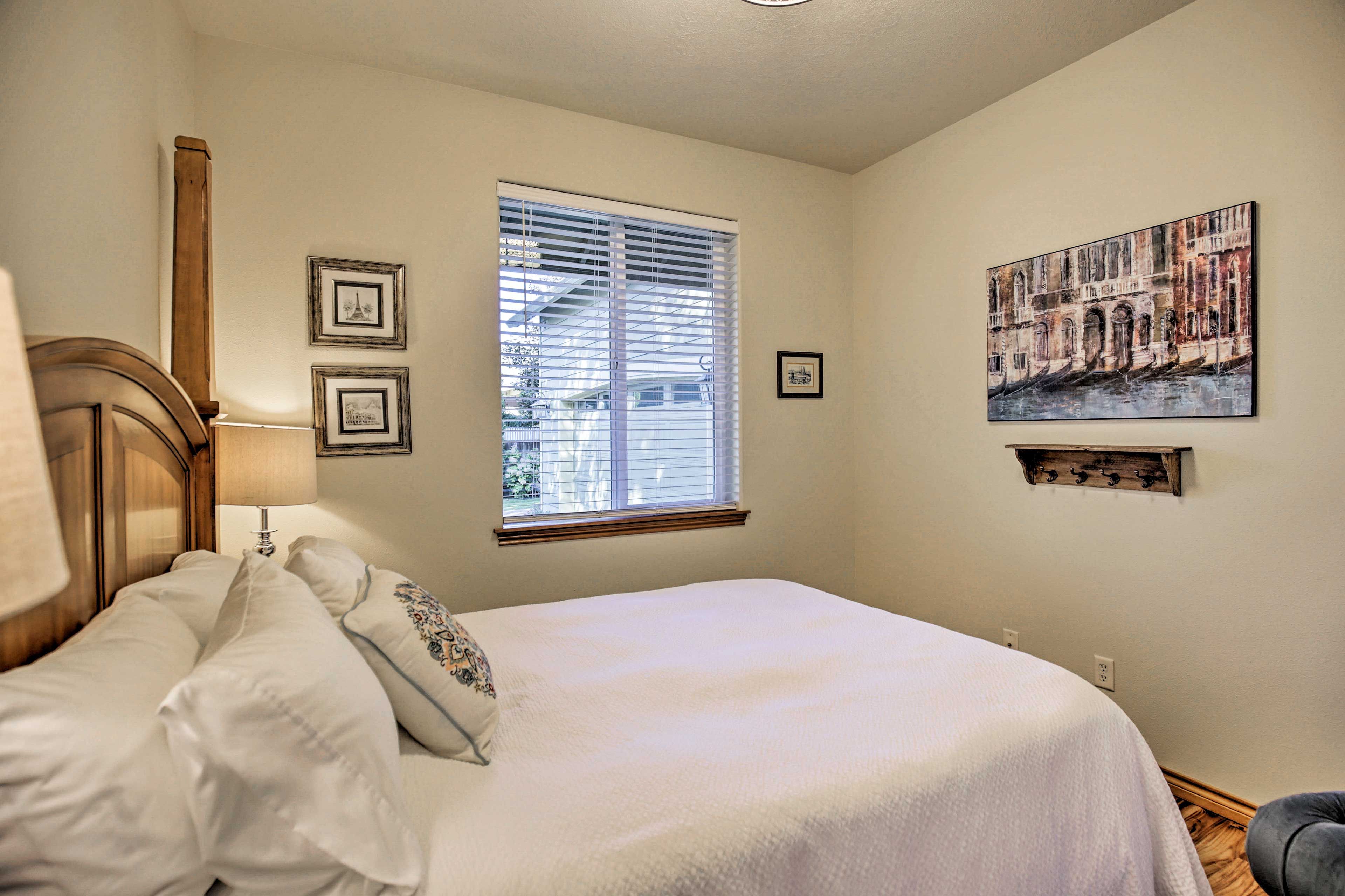 Bedroom 2 | Queen Bed