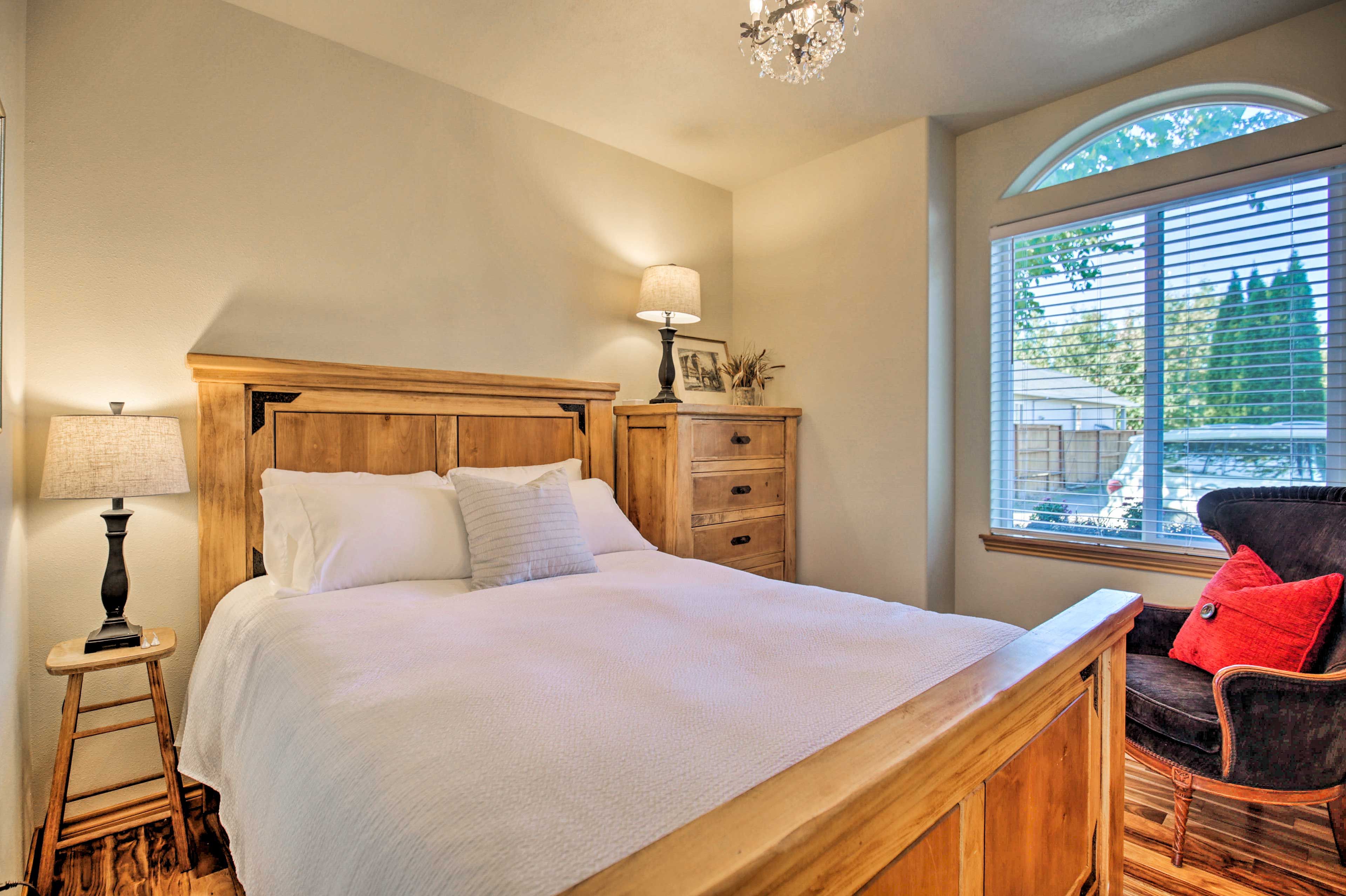 Bedroom 3 | Queen Bed
