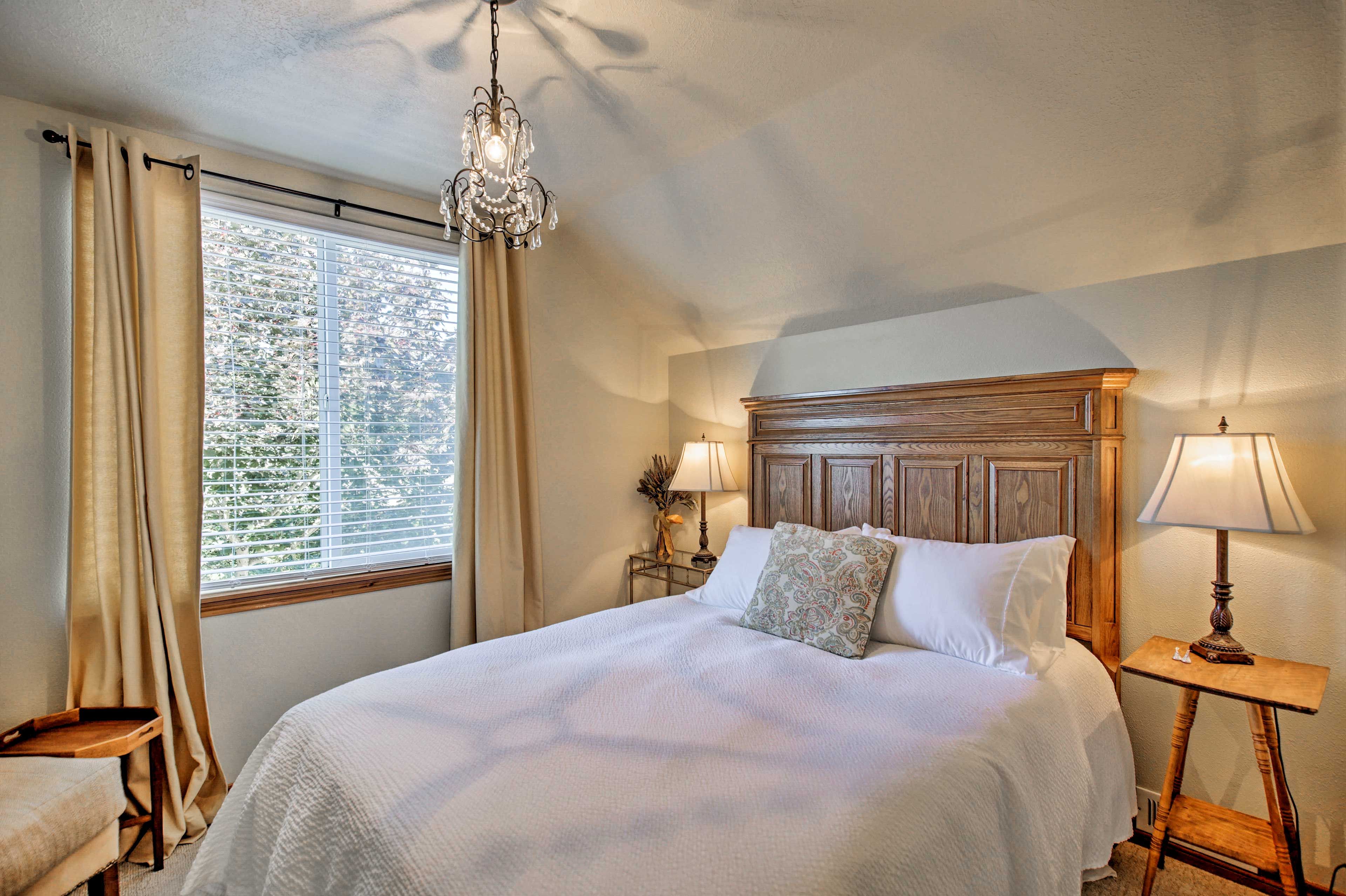 Bedroom 4 | Queen Bed