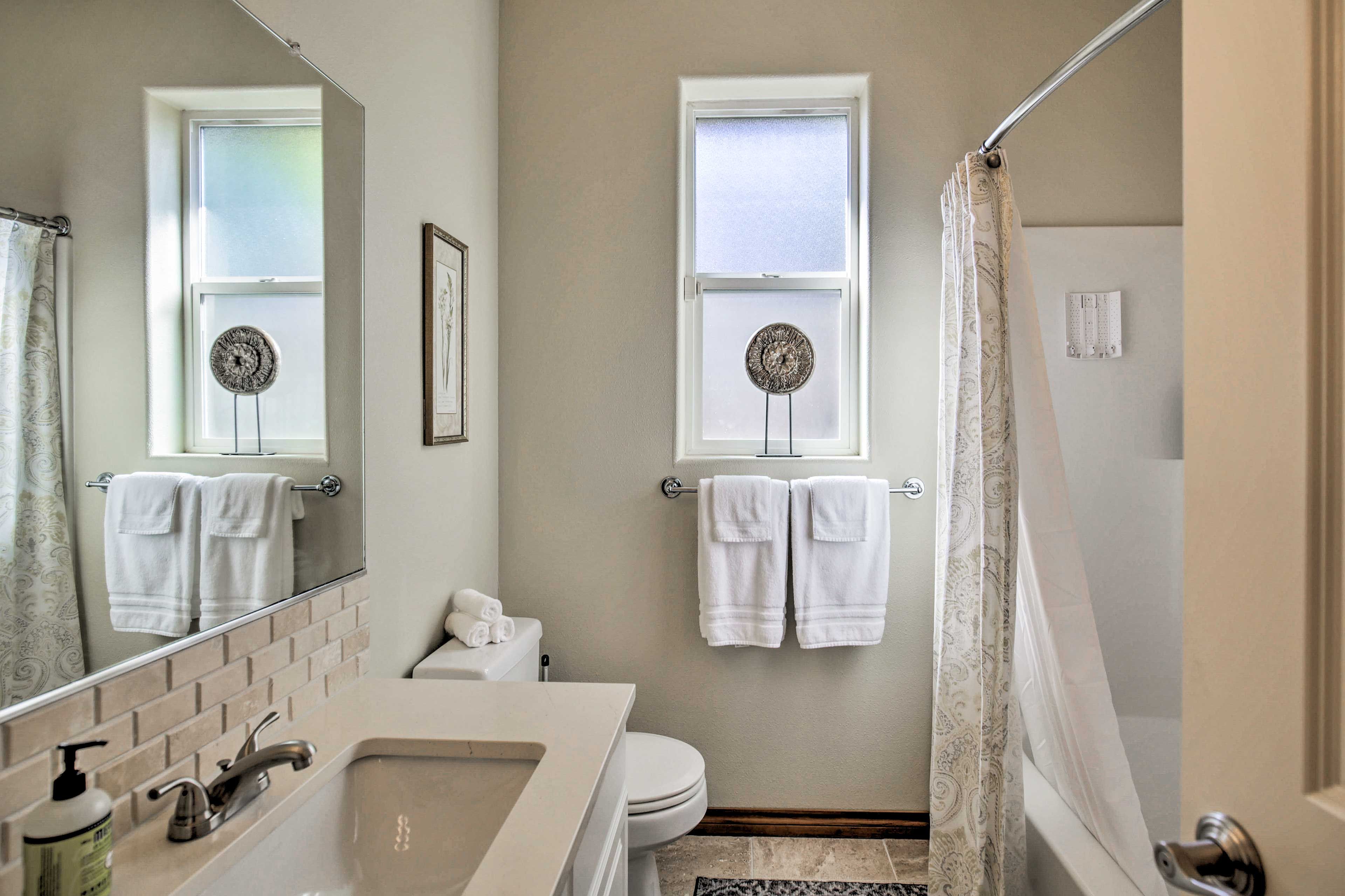 Full Bathroom | Complimentary Toiletries | Hair Dryer