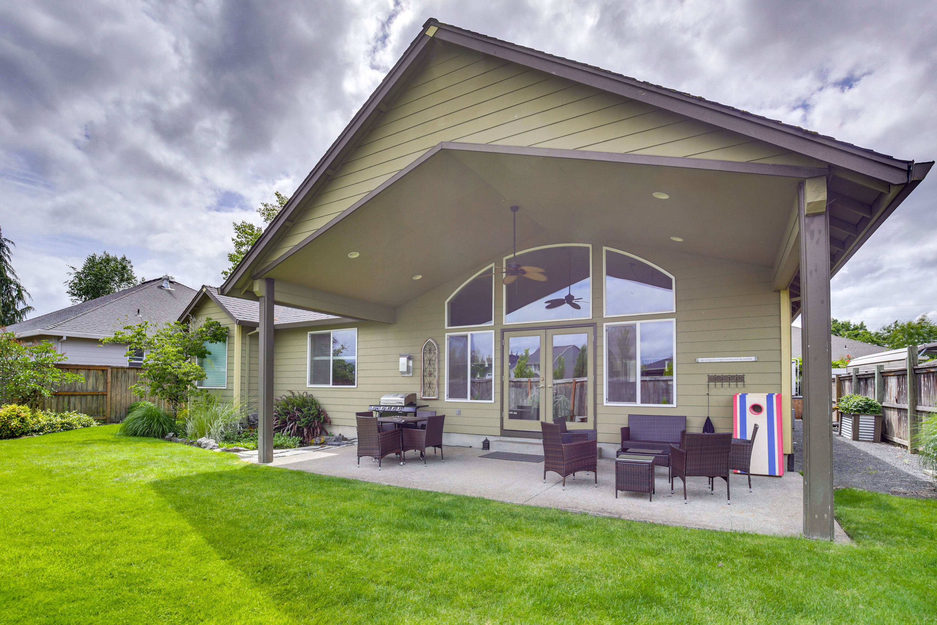 McMinnville Vacation Rental | 4BR | 2.5BA | Stairs Required | 1,900 Sq Ft