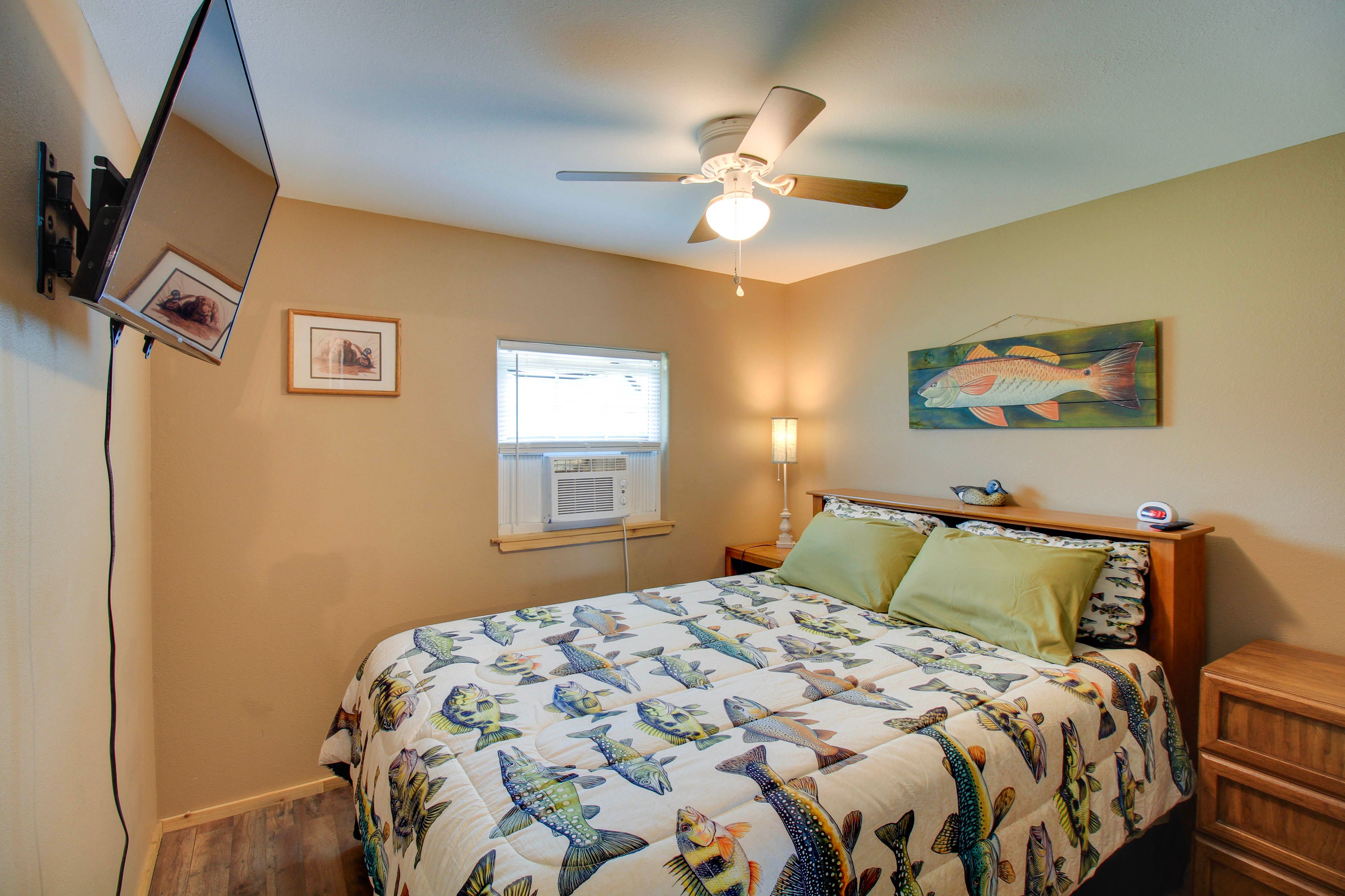 Bedroom 1 | Queen Bed