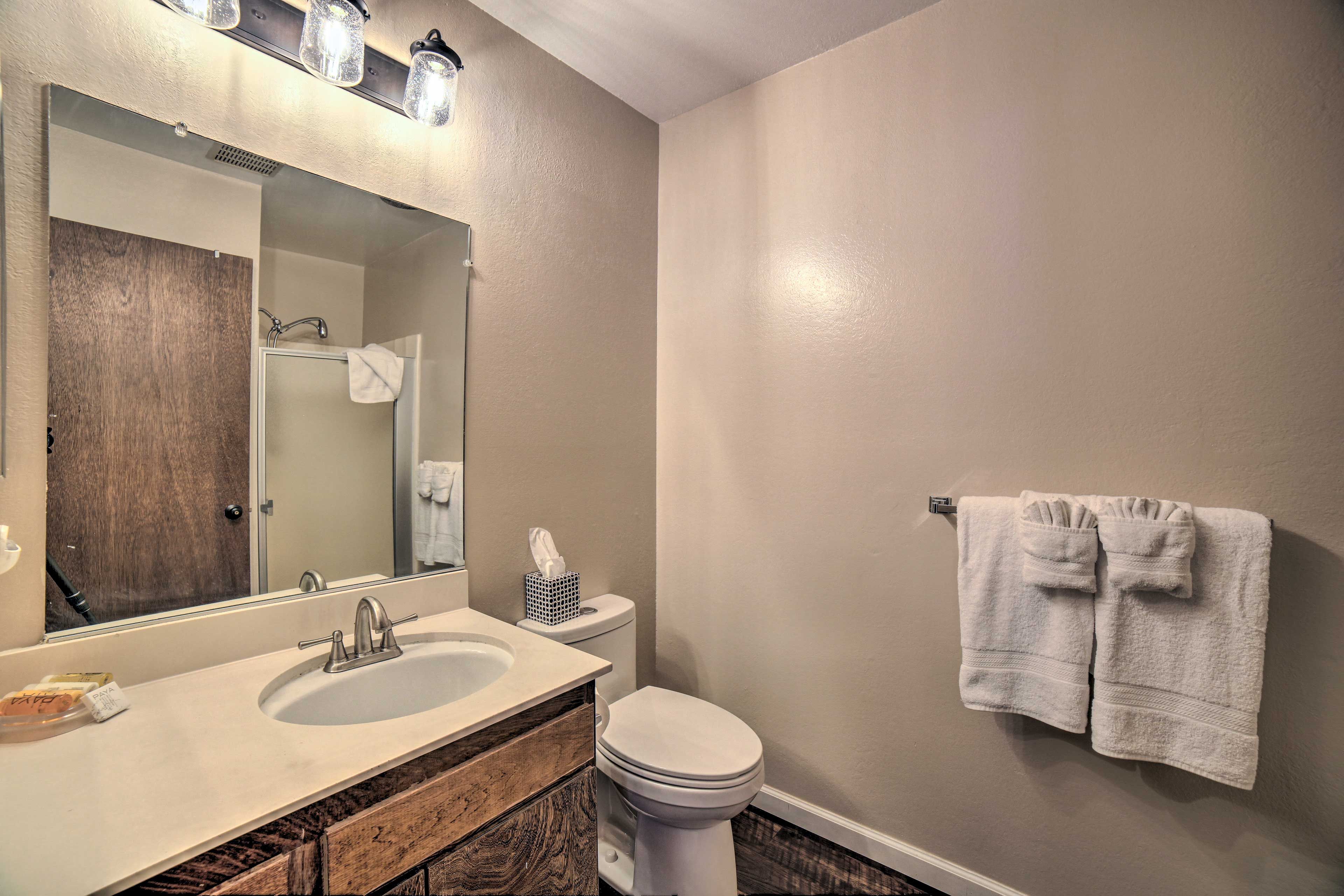 En-Suite Bathroom | Linens/Towels