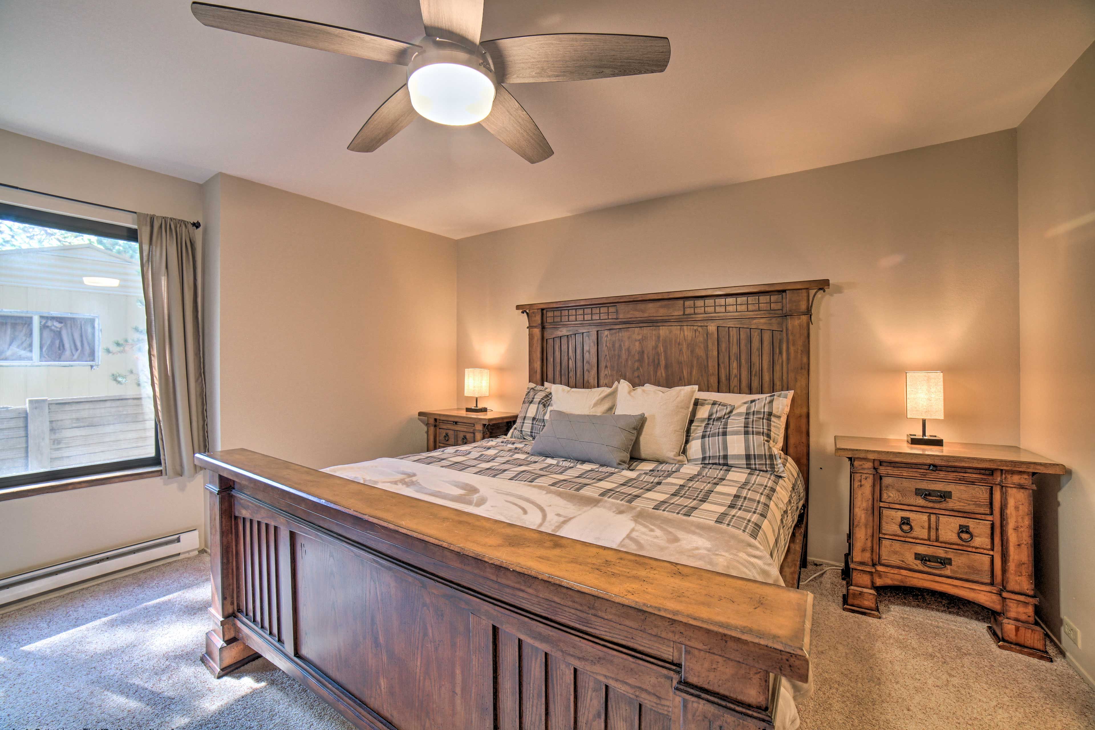 Bedroom 1 | King Bed
