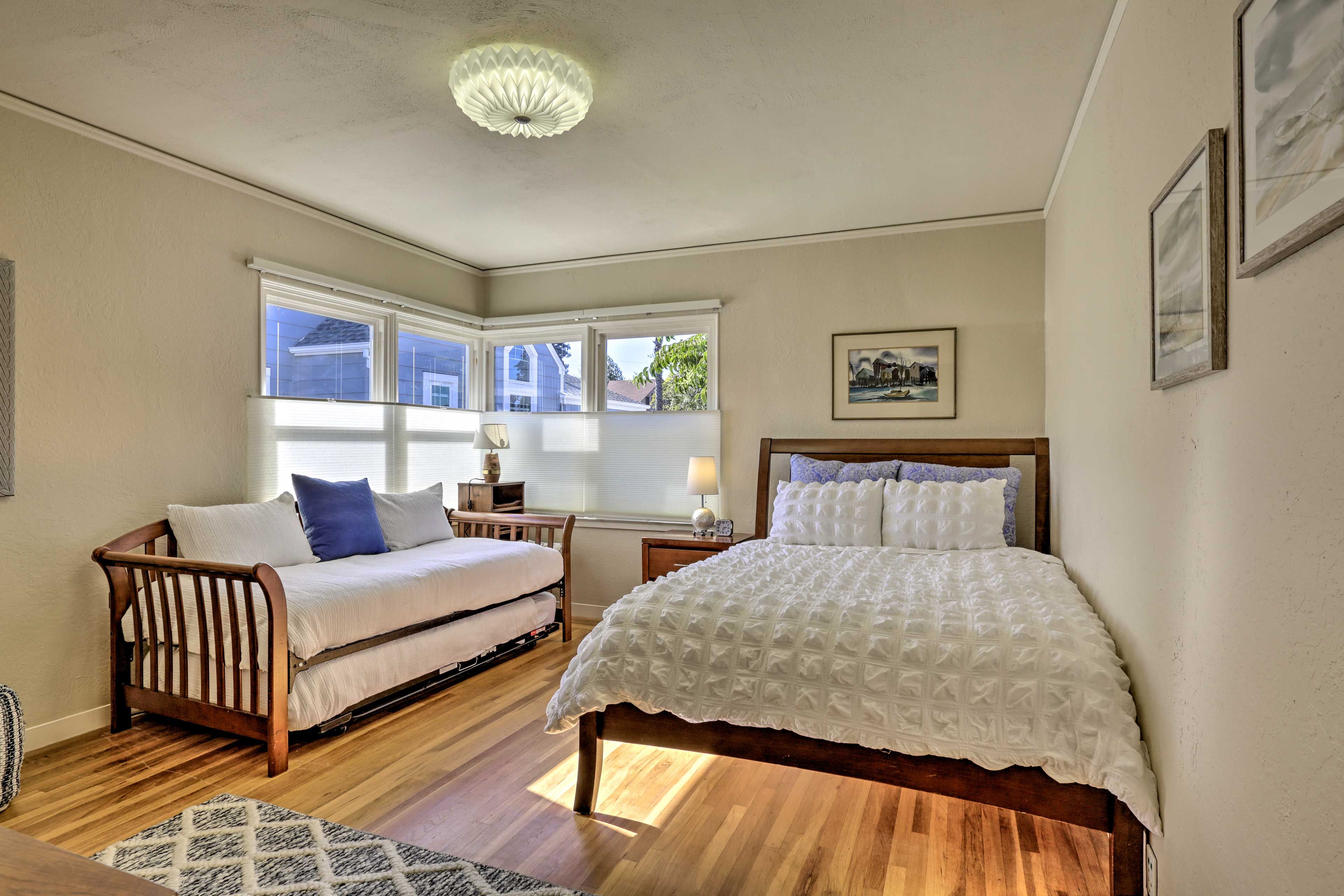 Bedroom 2 | Queen Bed | 2 Twin Beds