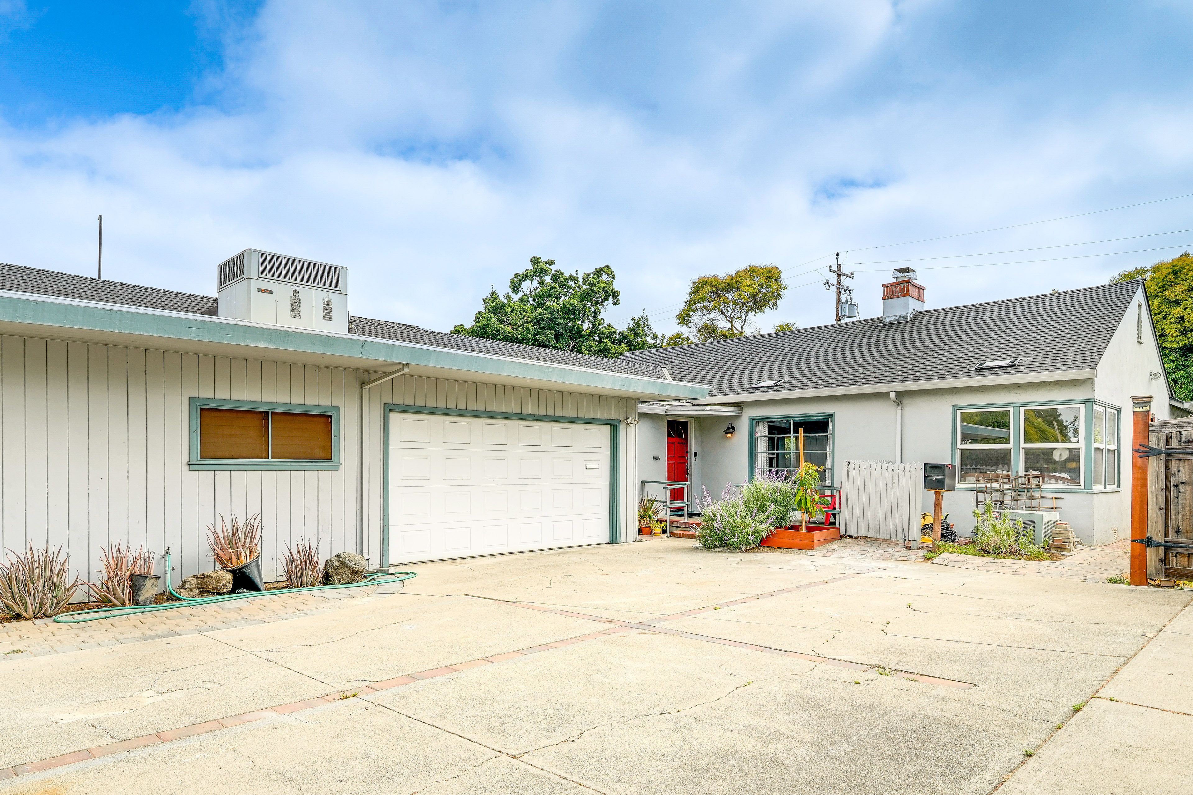 Parking | Driveway (1 Vehicle) | Ample Street Parking