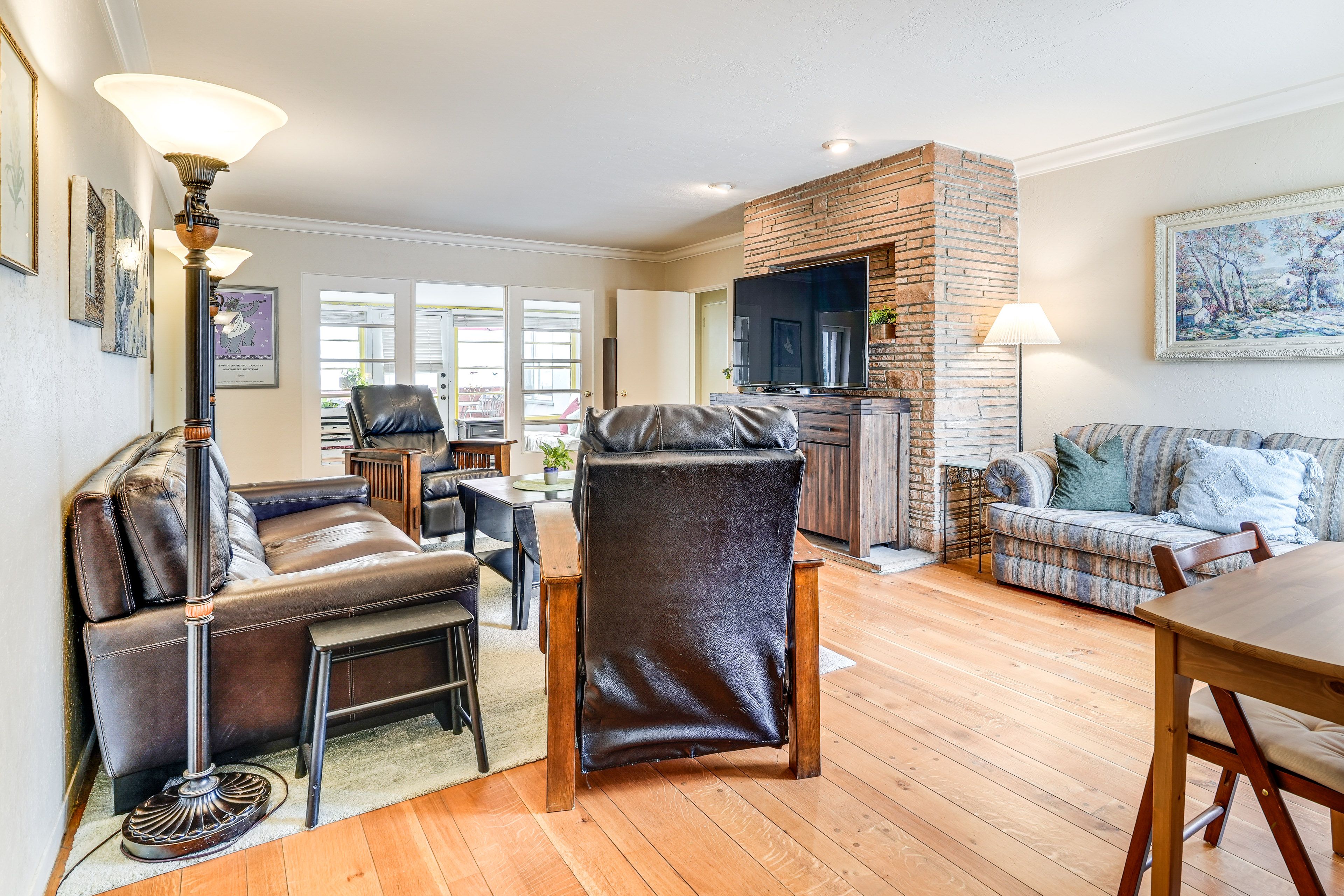 Living Room | Smart TV | Free WiFi | Netflix | Central Heating