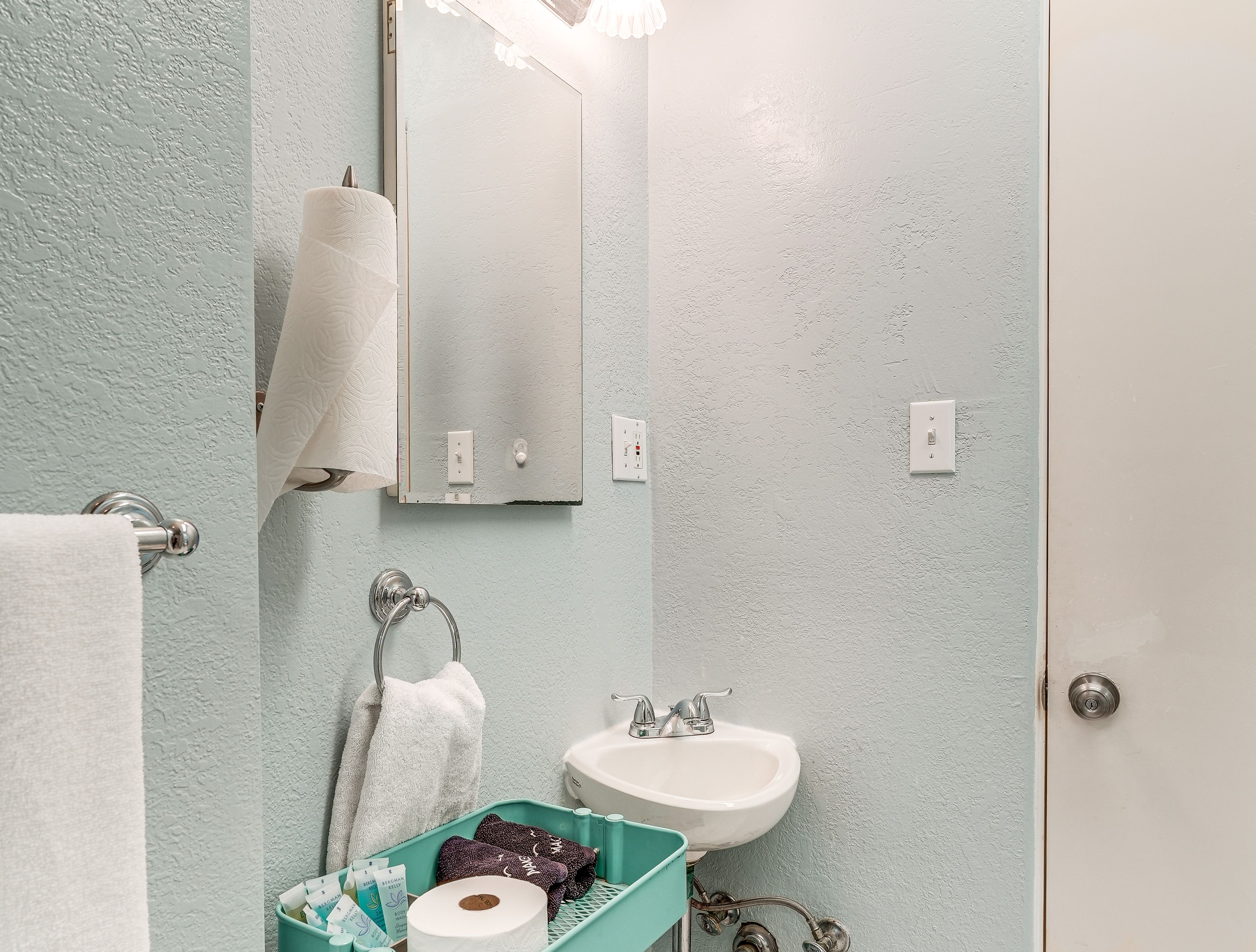 Full Bathroom | Washer/Dryer