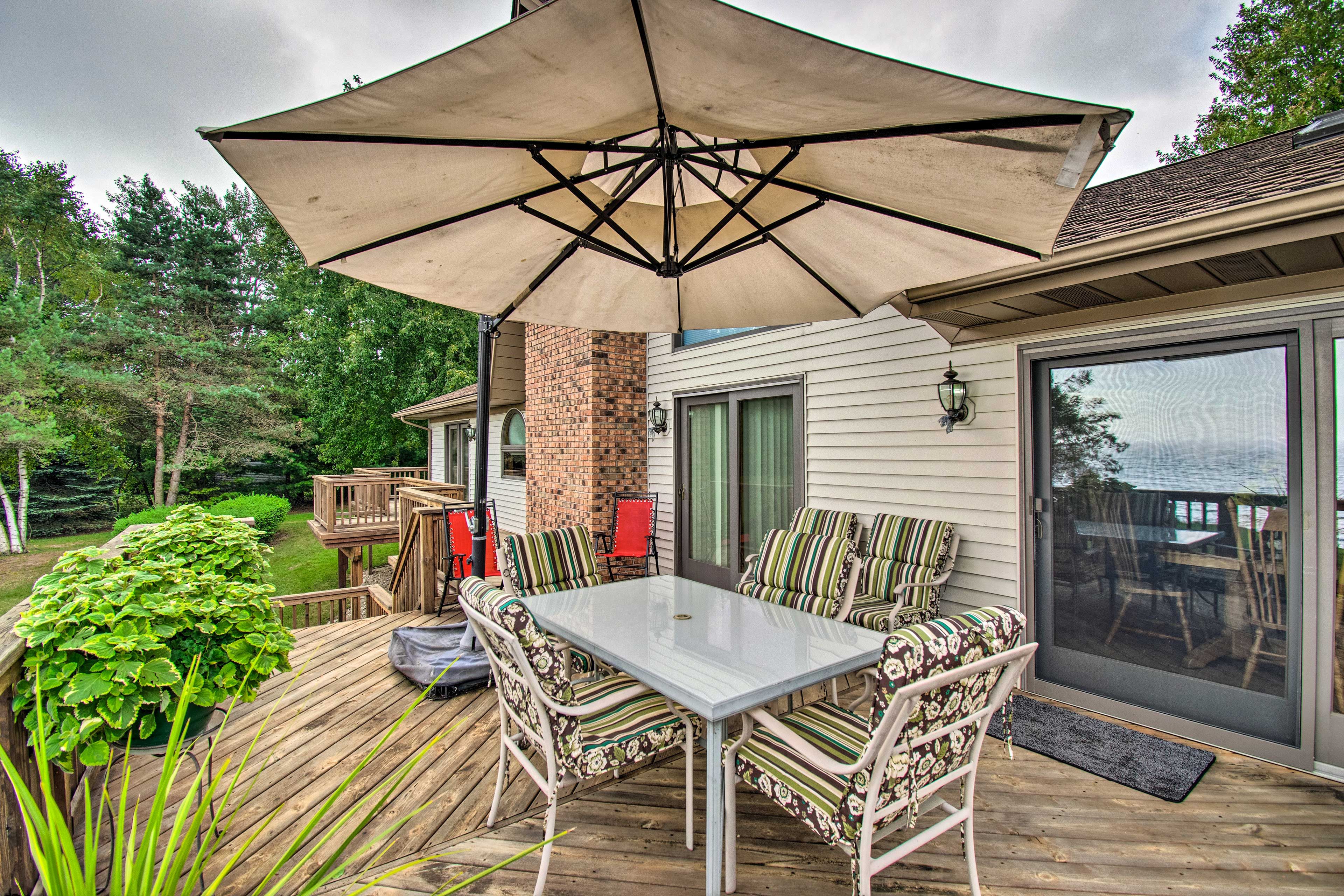 Dine al fresco under the deck's umbrella.