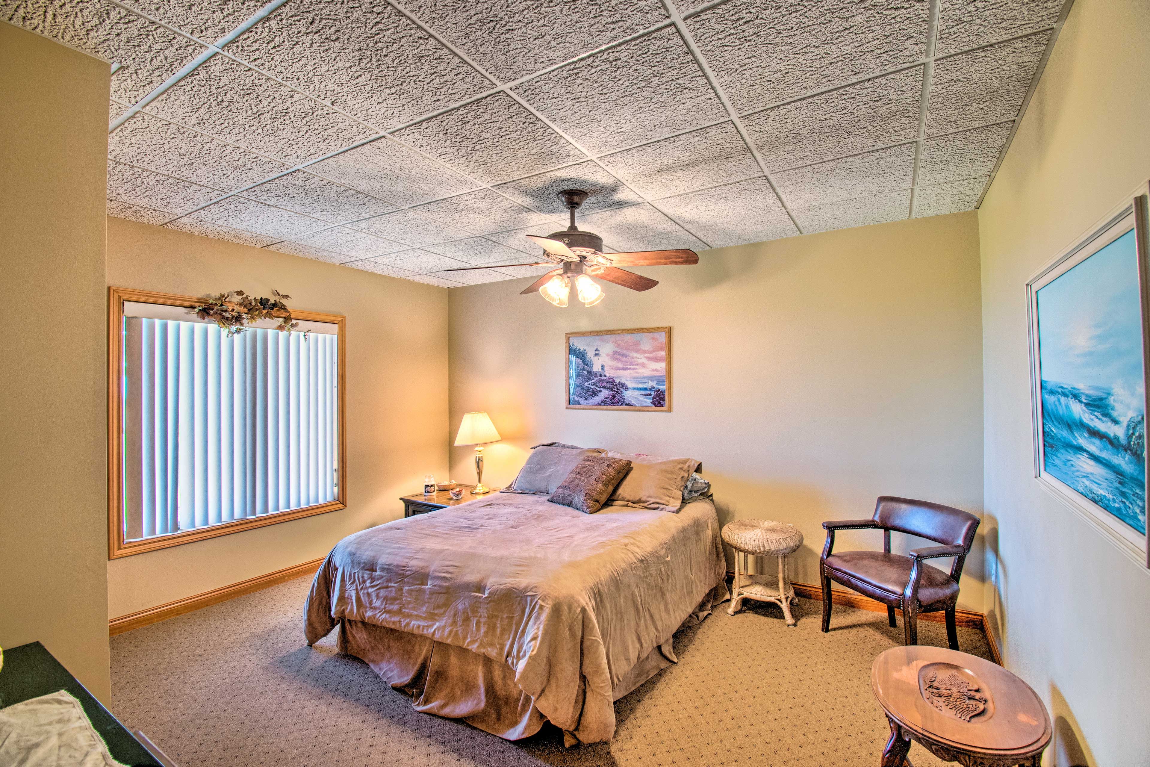 Dream of life on the water in this queen-sized bed.