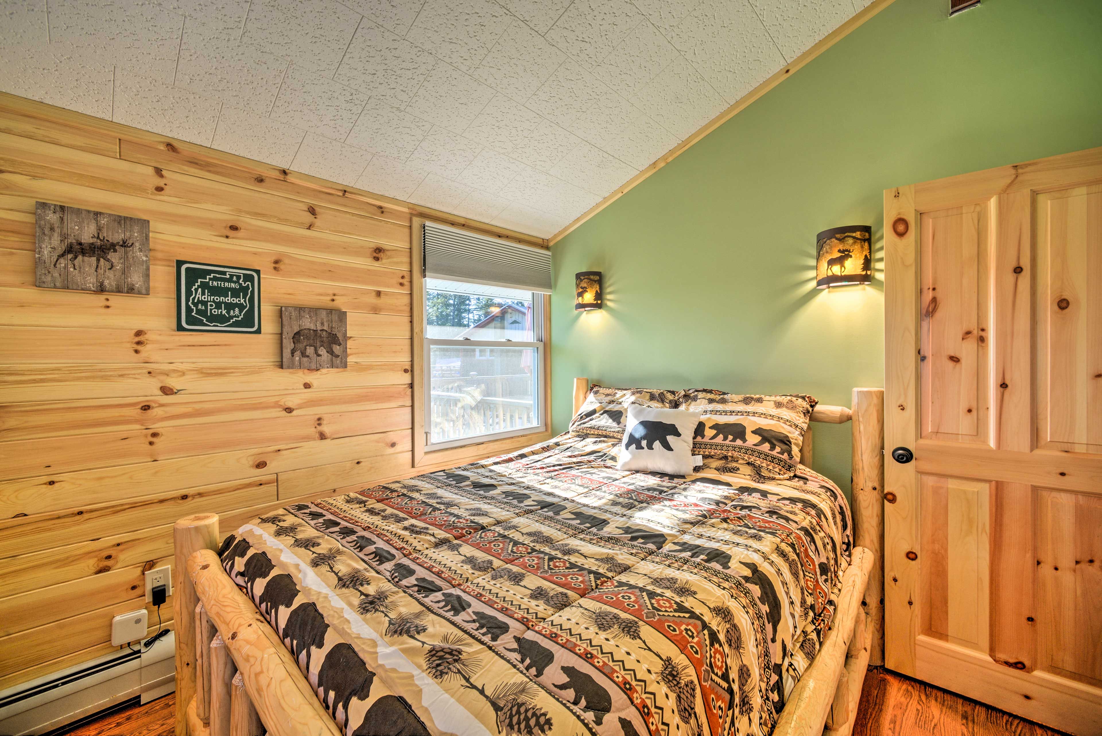 Bedroom 1 | Queen Bed | Linens Provided