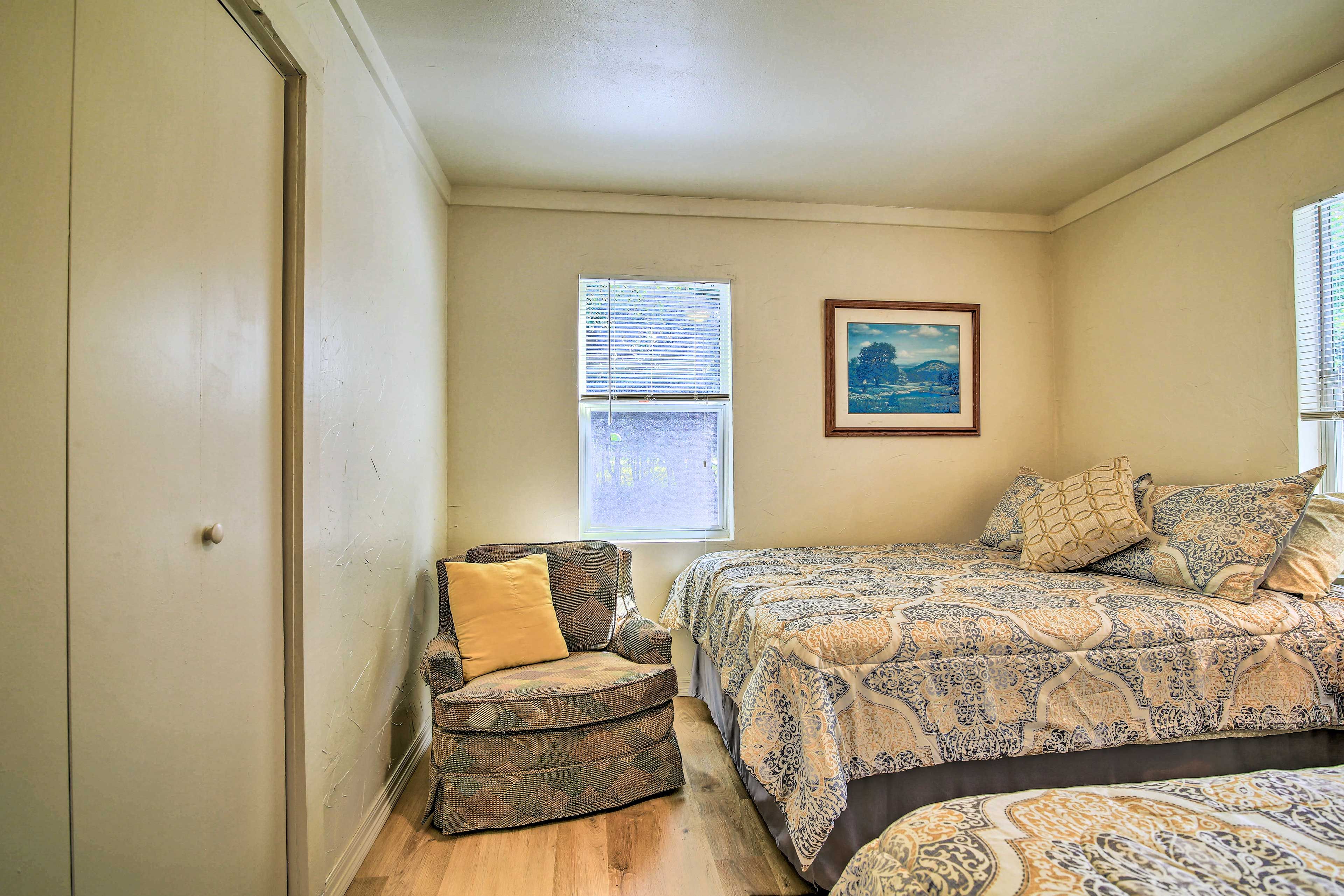 Bedroom 2 | Queen Bed | Full Bed