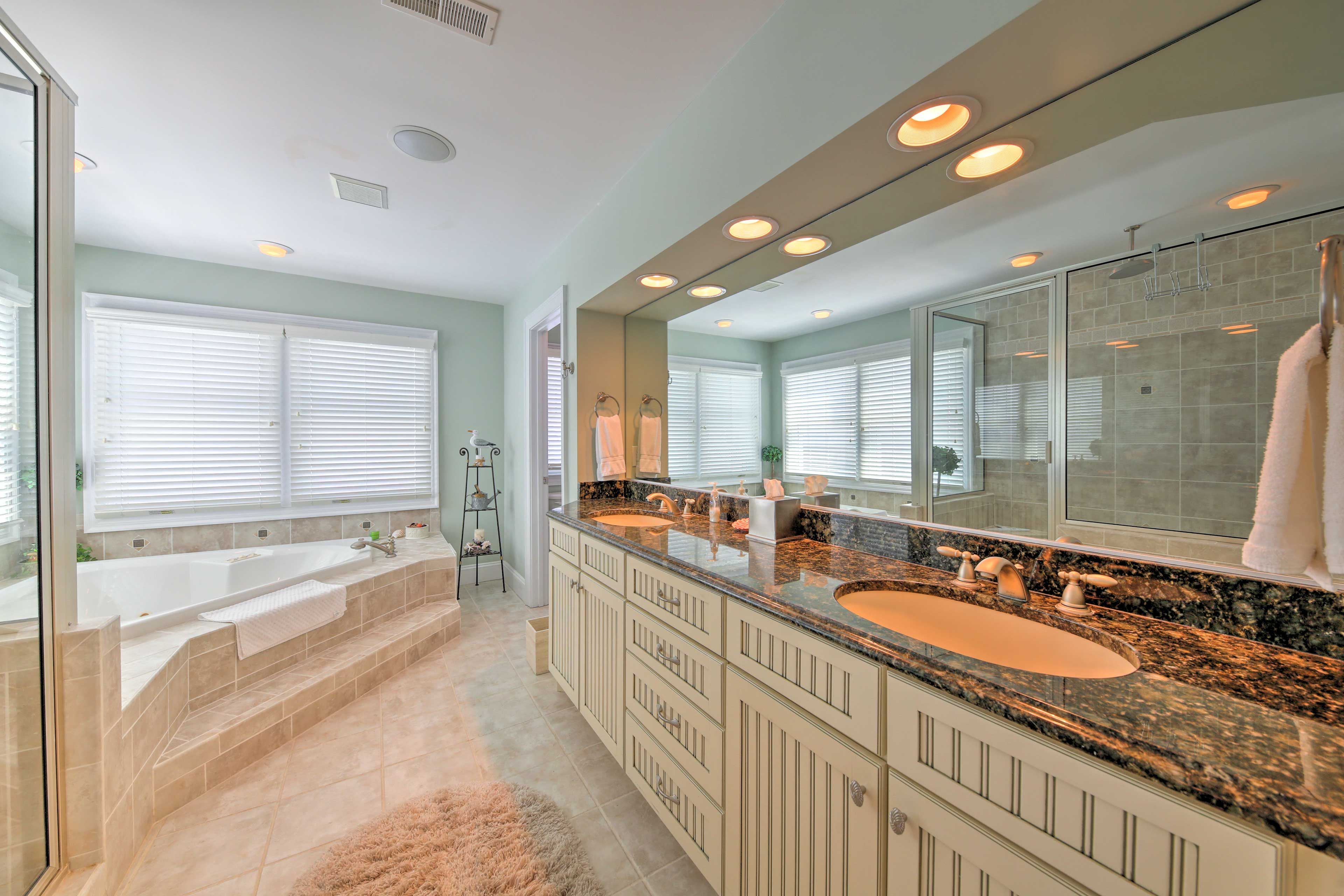 En-Suite Bathroom | Towels Provided