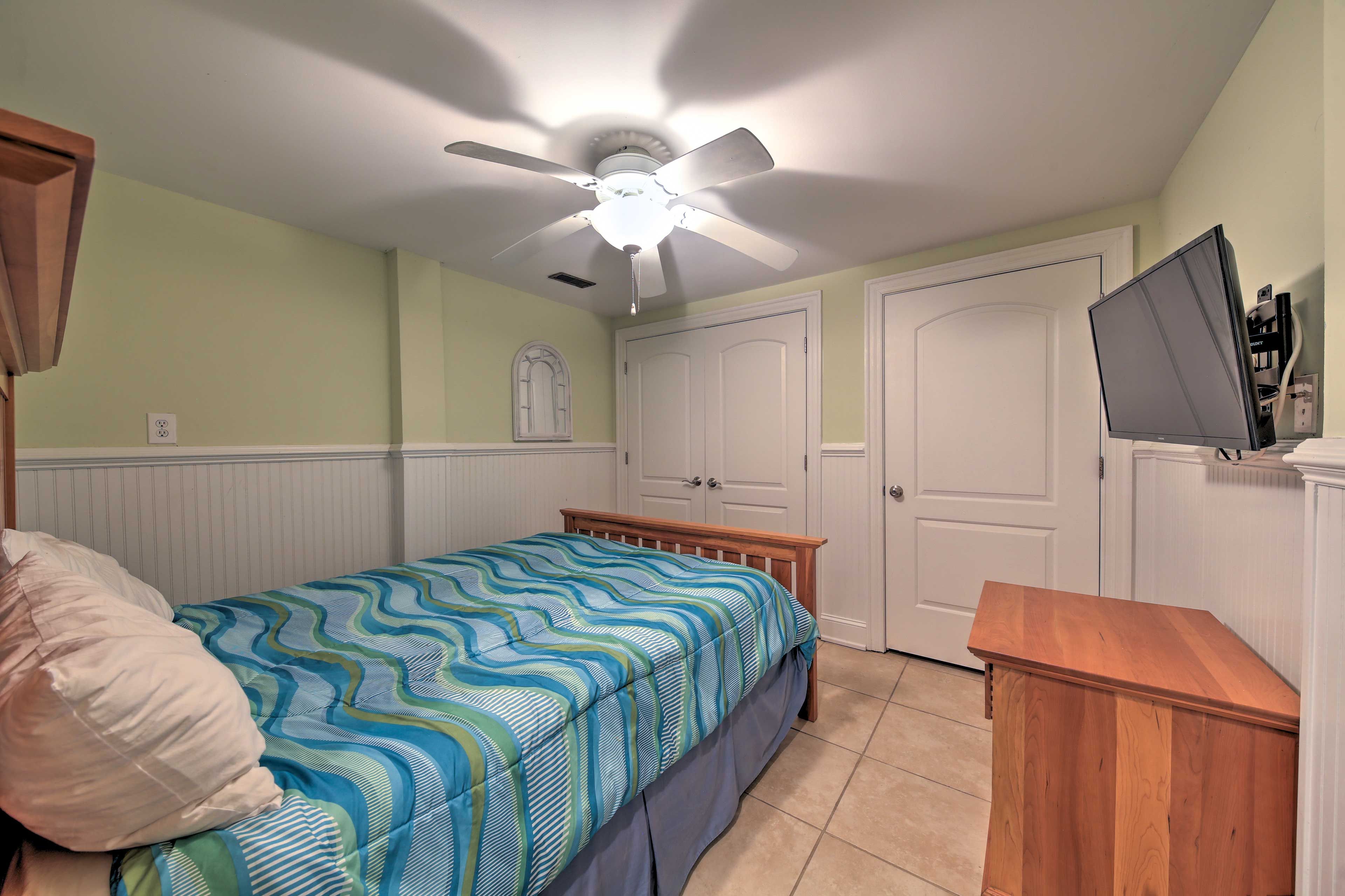 Bedroom 5 | Queen Bed