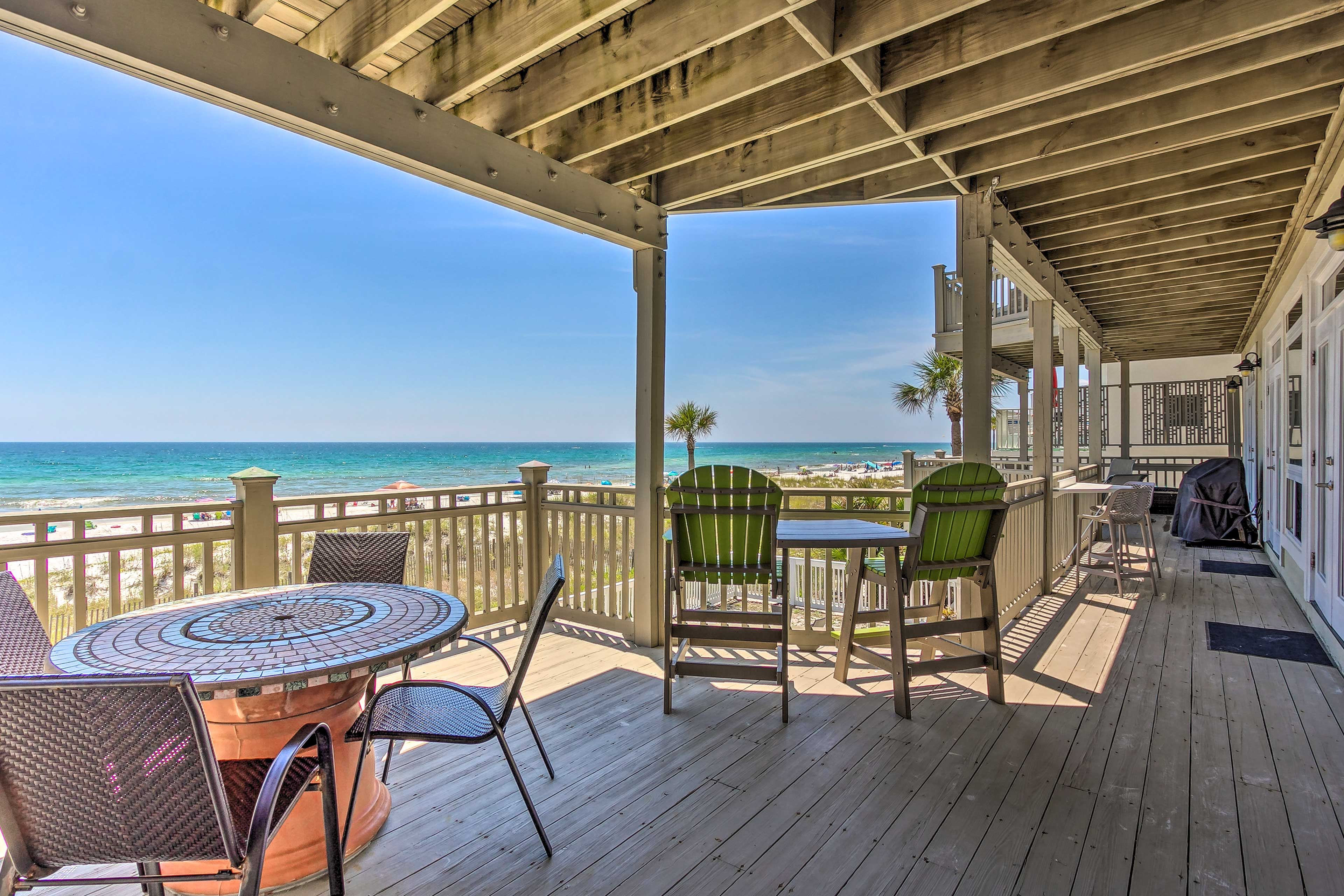 The spacious balcony has a fire pit, dining areas, and beautiful ocean views!