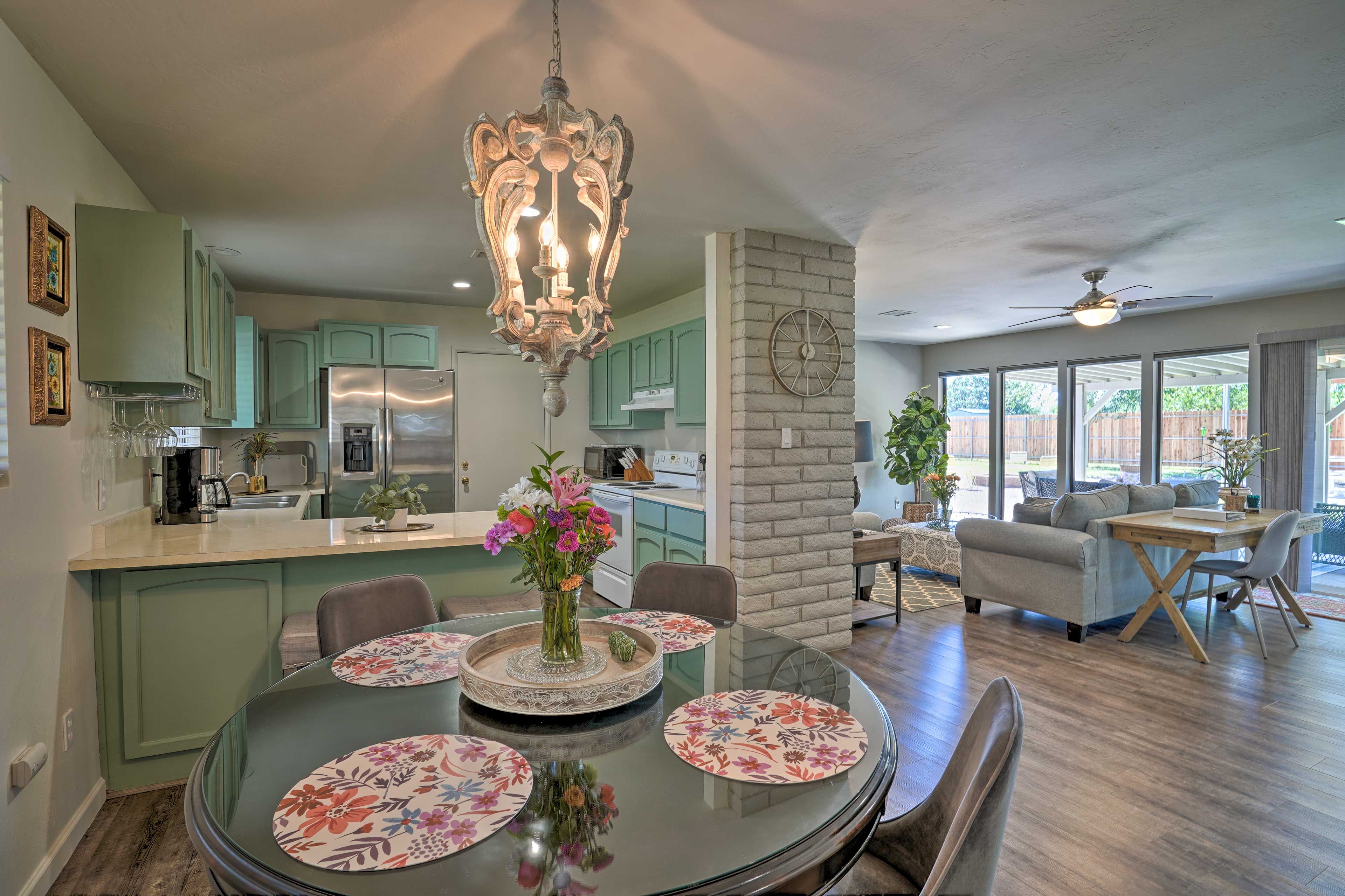 Dining Area | Dishware Provided