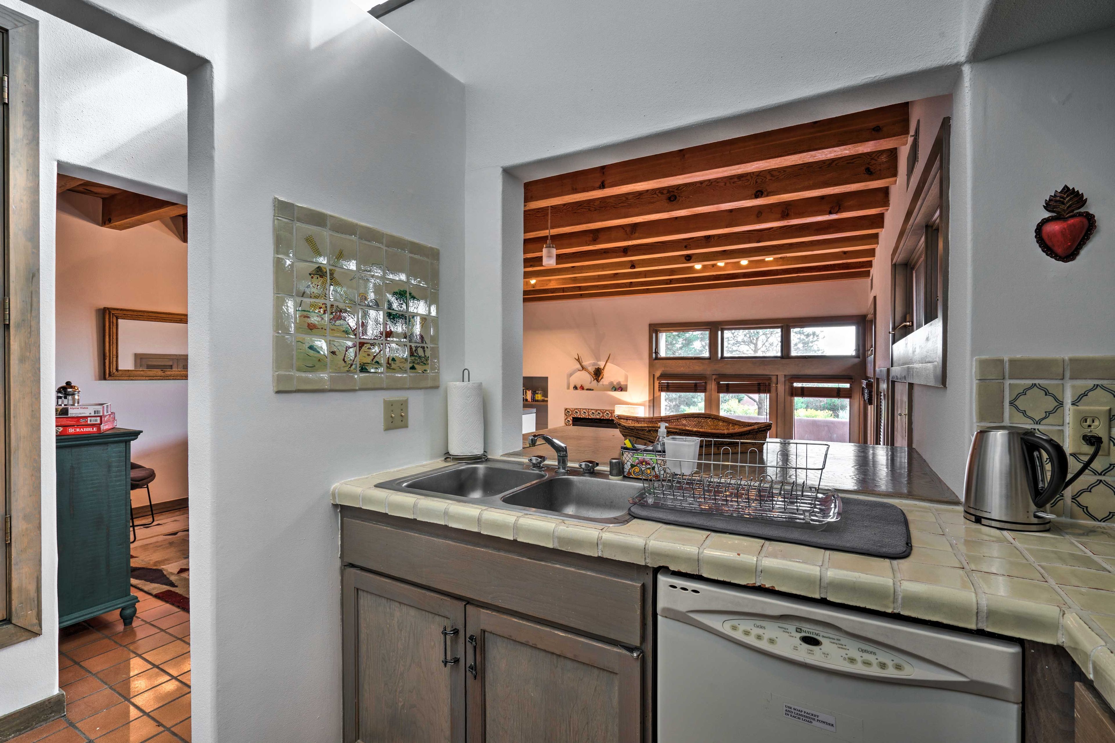You'll find everything you need for easy cooking in the fully equipped kitchen.