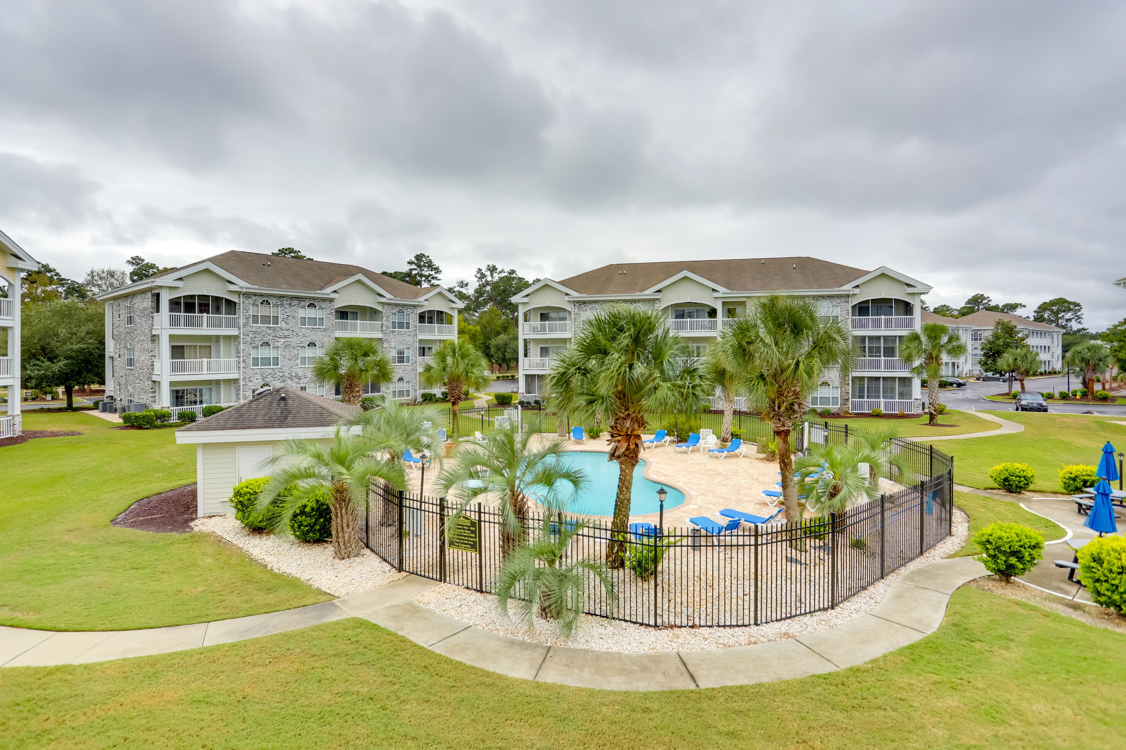 Community Amenities | Outdoor Pool