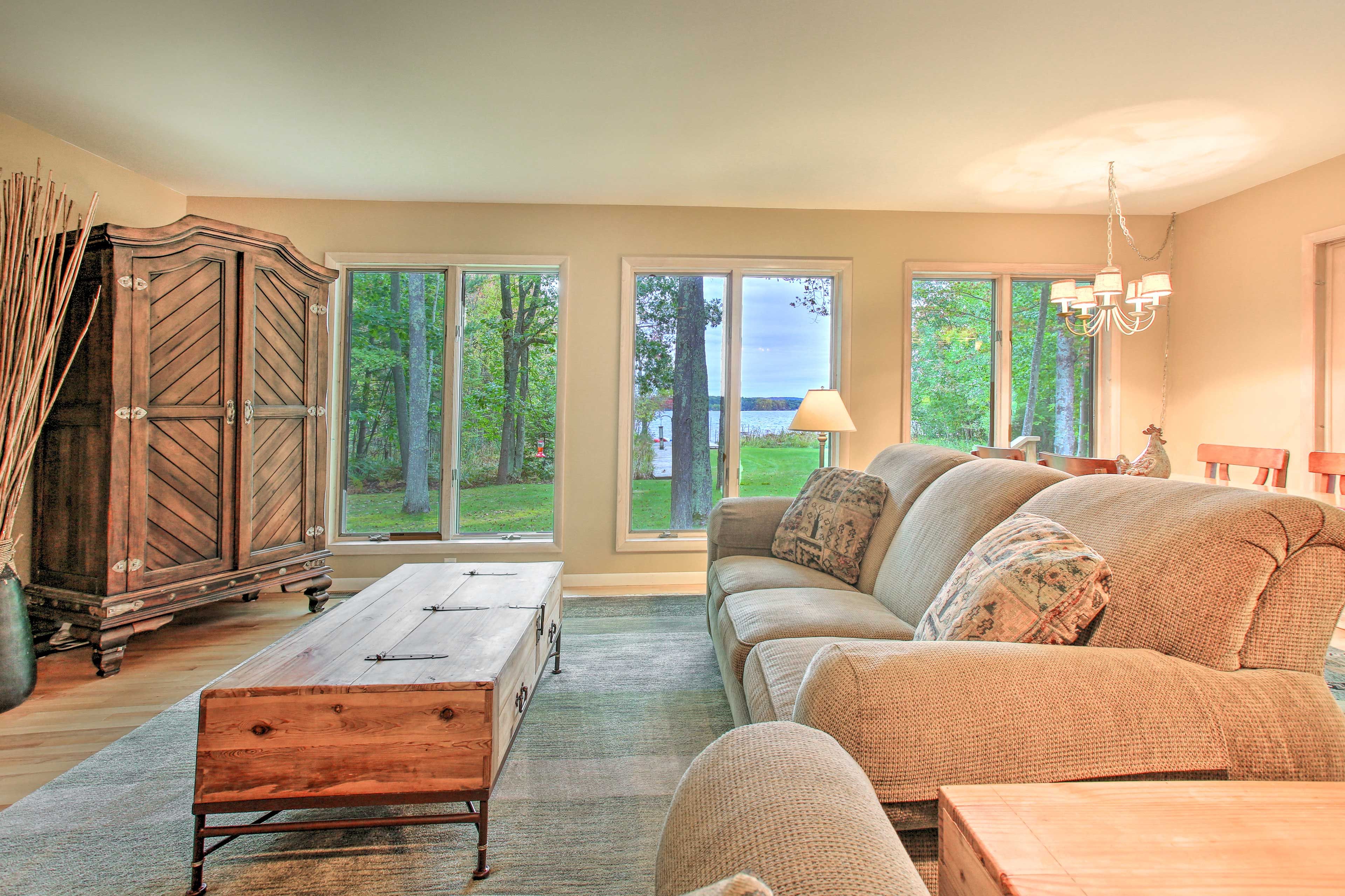 The wall-to-wall windows allow you to enjoy stunning Green Lake views!