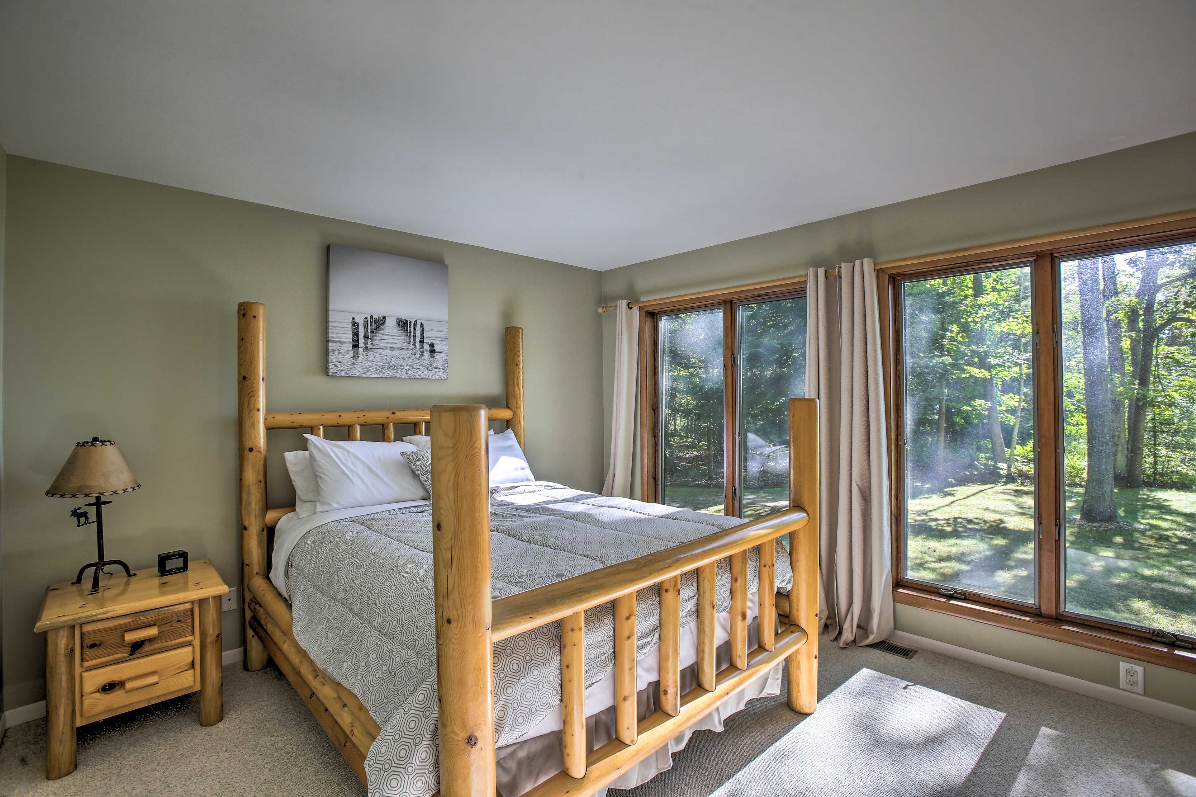 This bedroom features a log-furnished queen bed.