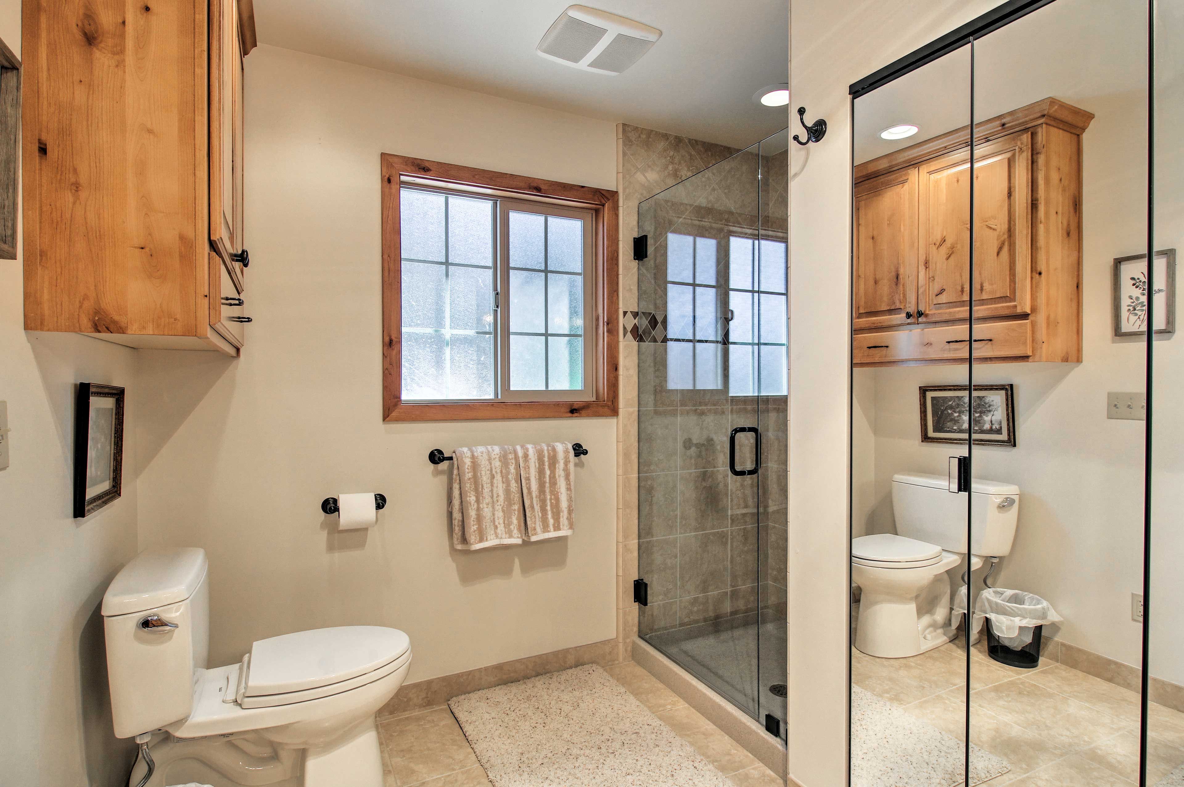 Full Bathroom | Complimentary Toiletries | Hair Dryer