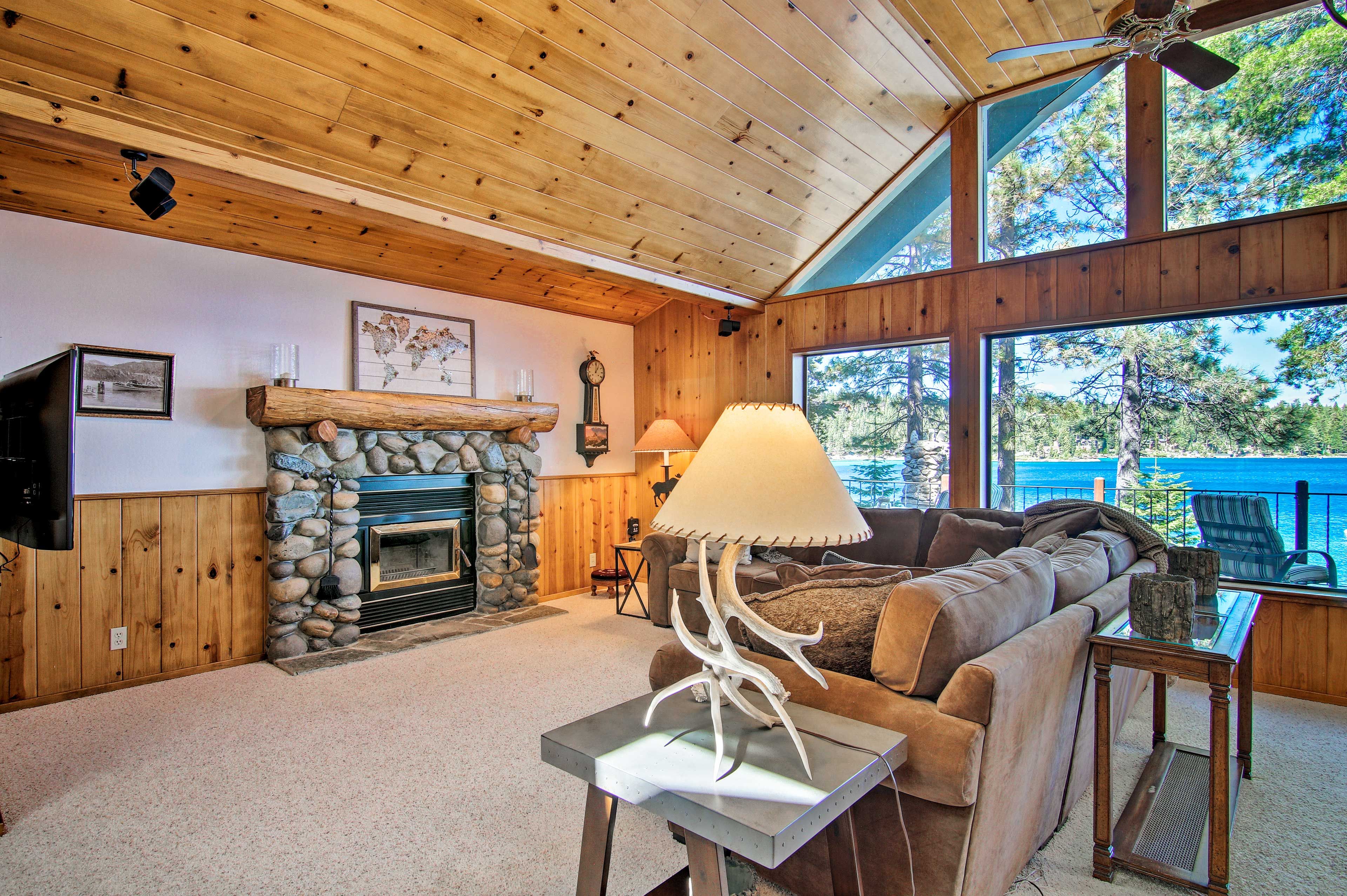 Living Room | Smart TV | Free WiFi