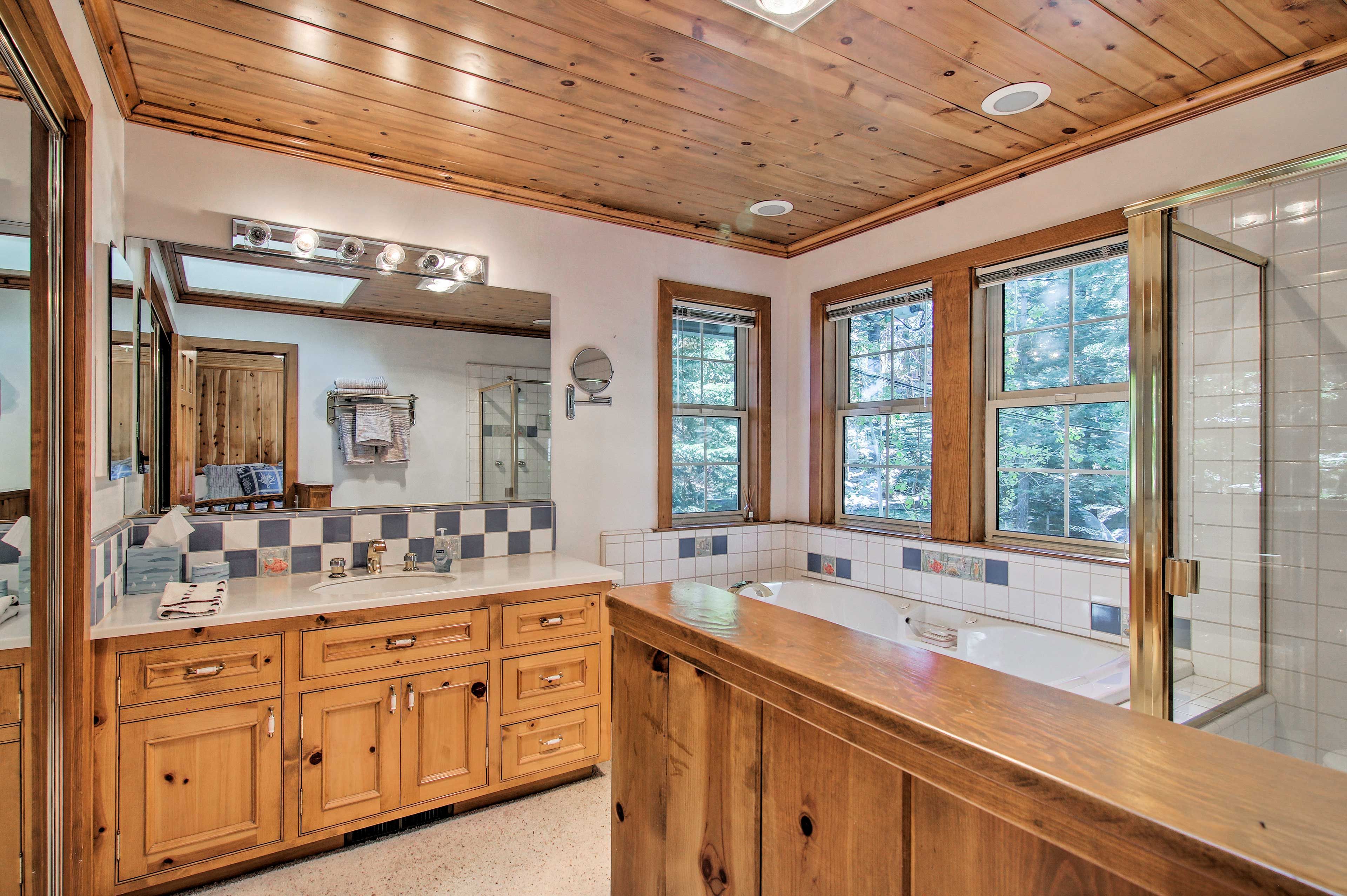 Full Bathroom | Linens & Towels