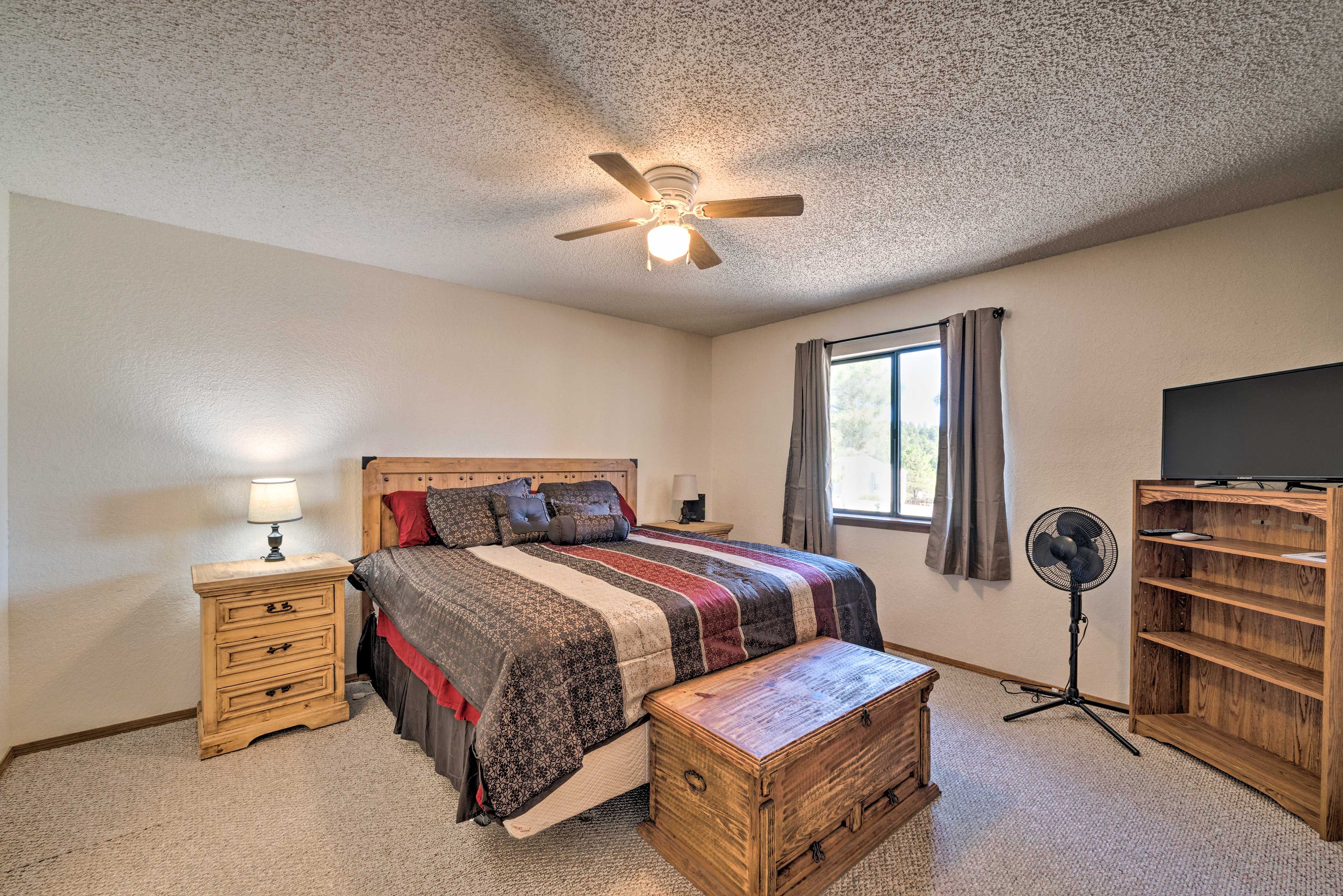The bedroom includes a California king bed and flat-screen TV.