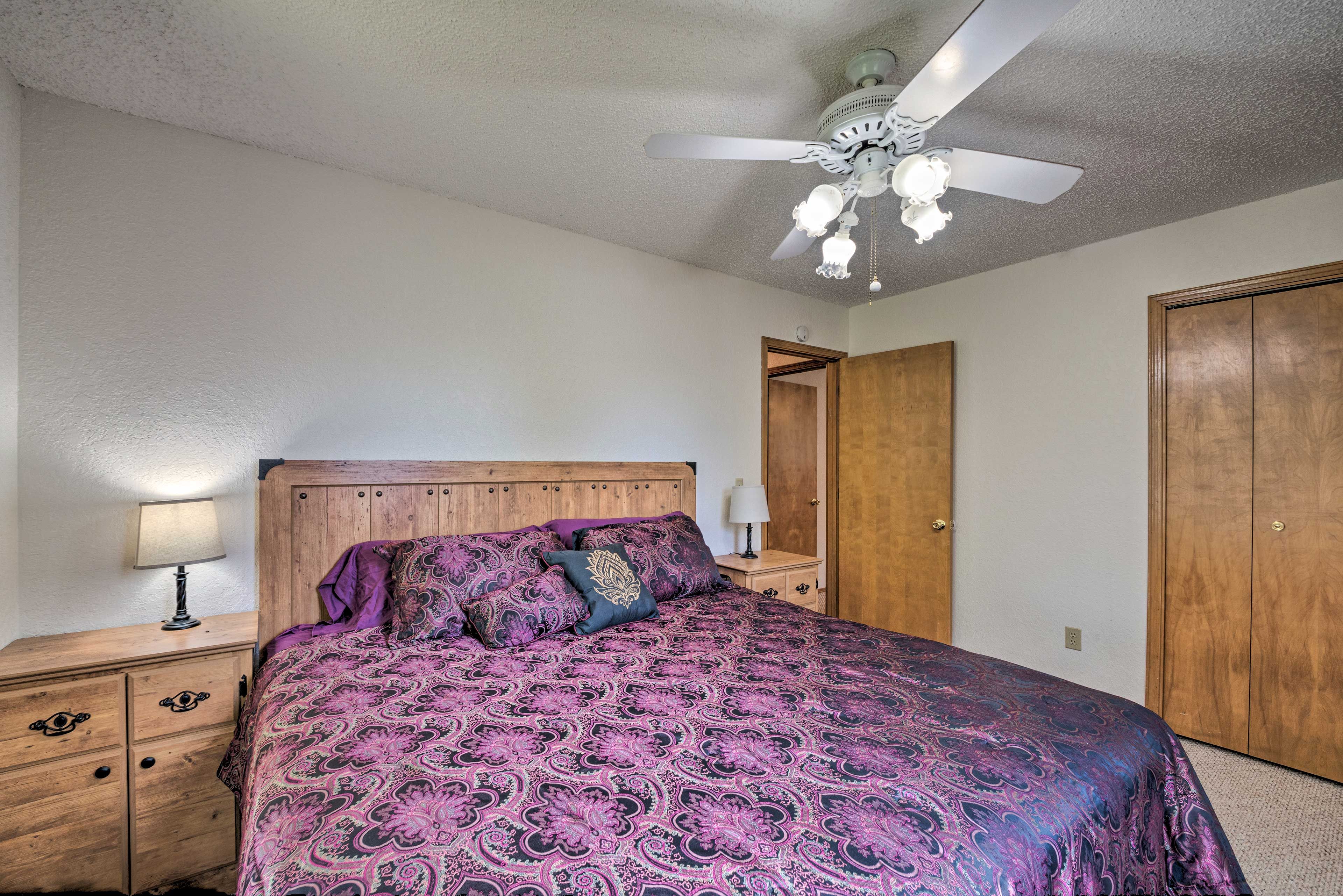 The room is perfect for 2 people.