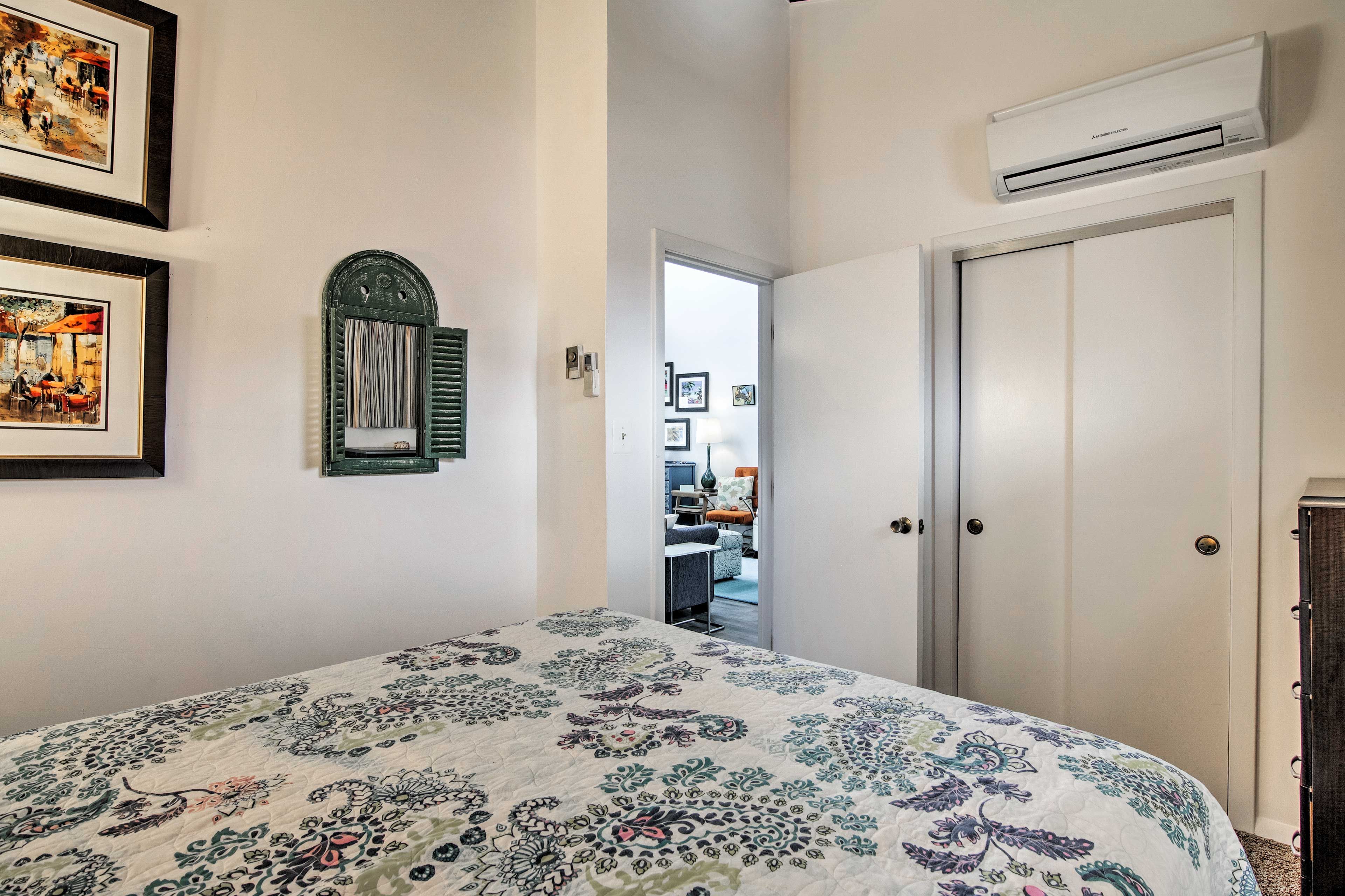 The room offers plenty of storage for all your beachy belongings.