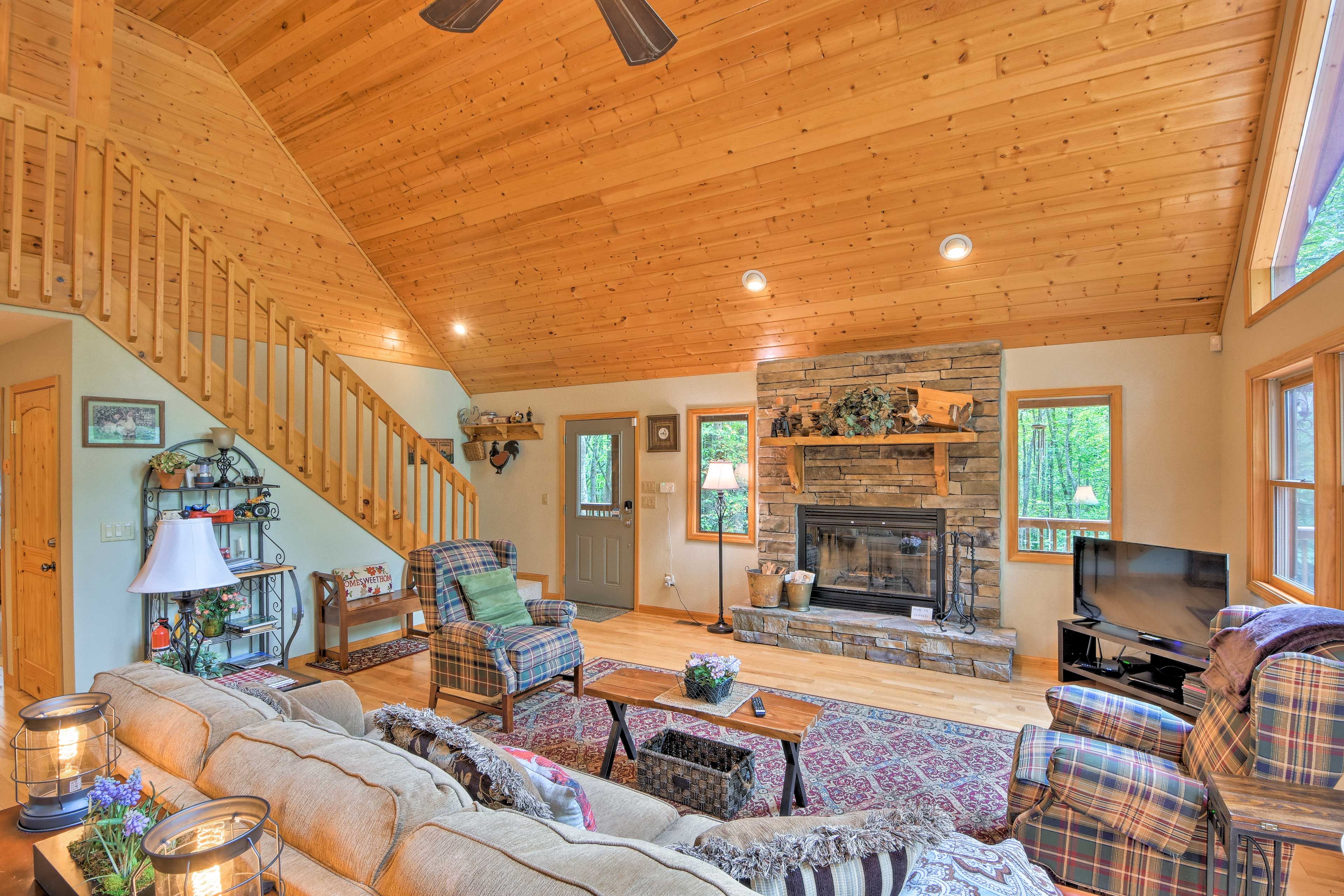 Living Room | Central A/C | Smart TV | Free WiFi