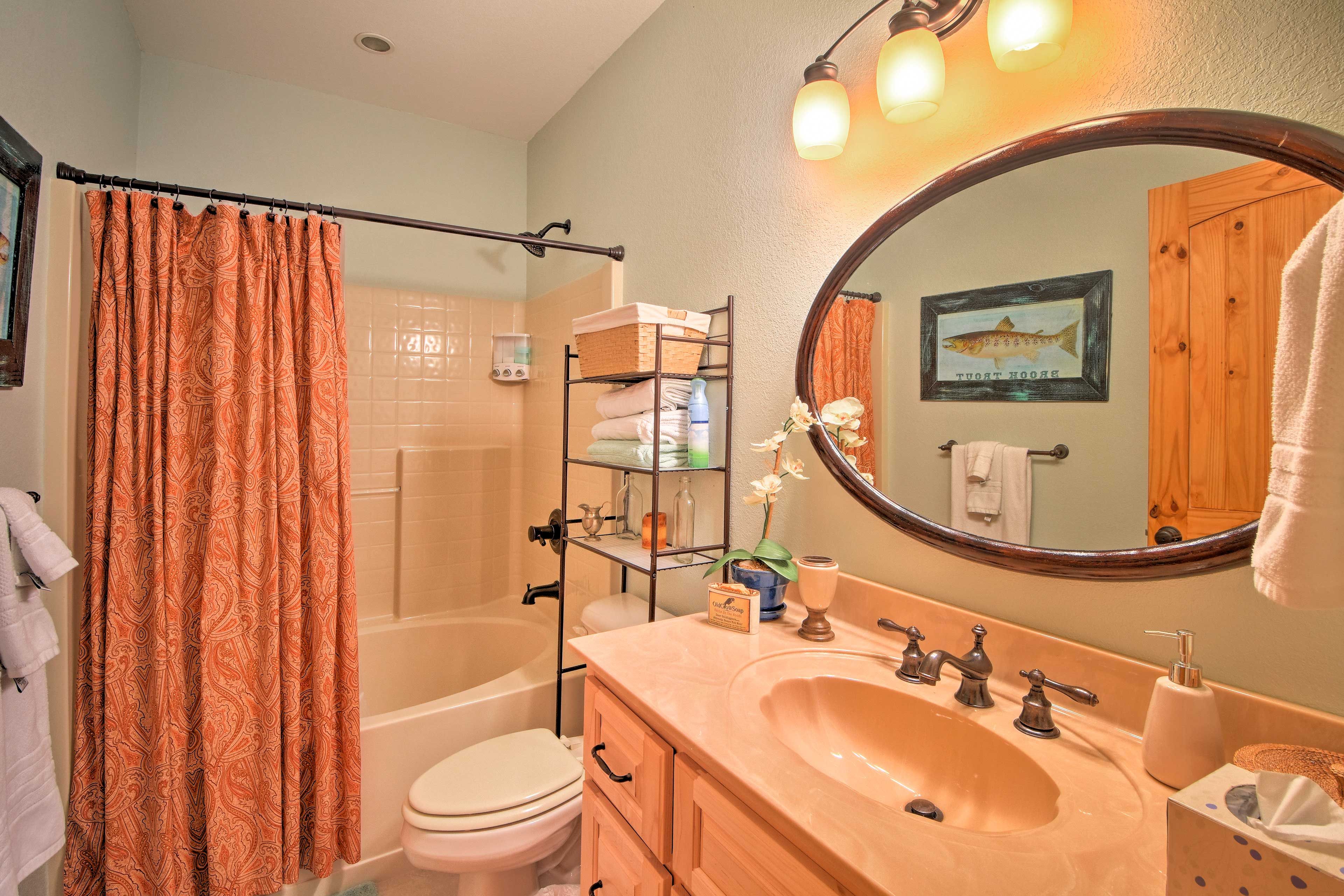 Full Bathroom | Linens & Towels